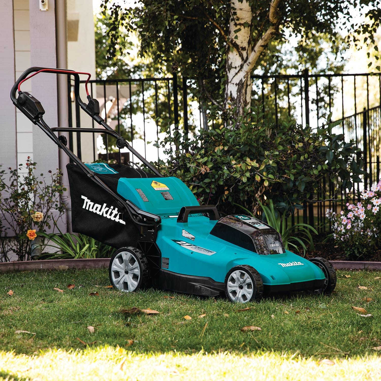 Makita XML10Z 36V (18V X2) LXT 21" Lawn Mower, Tool Only