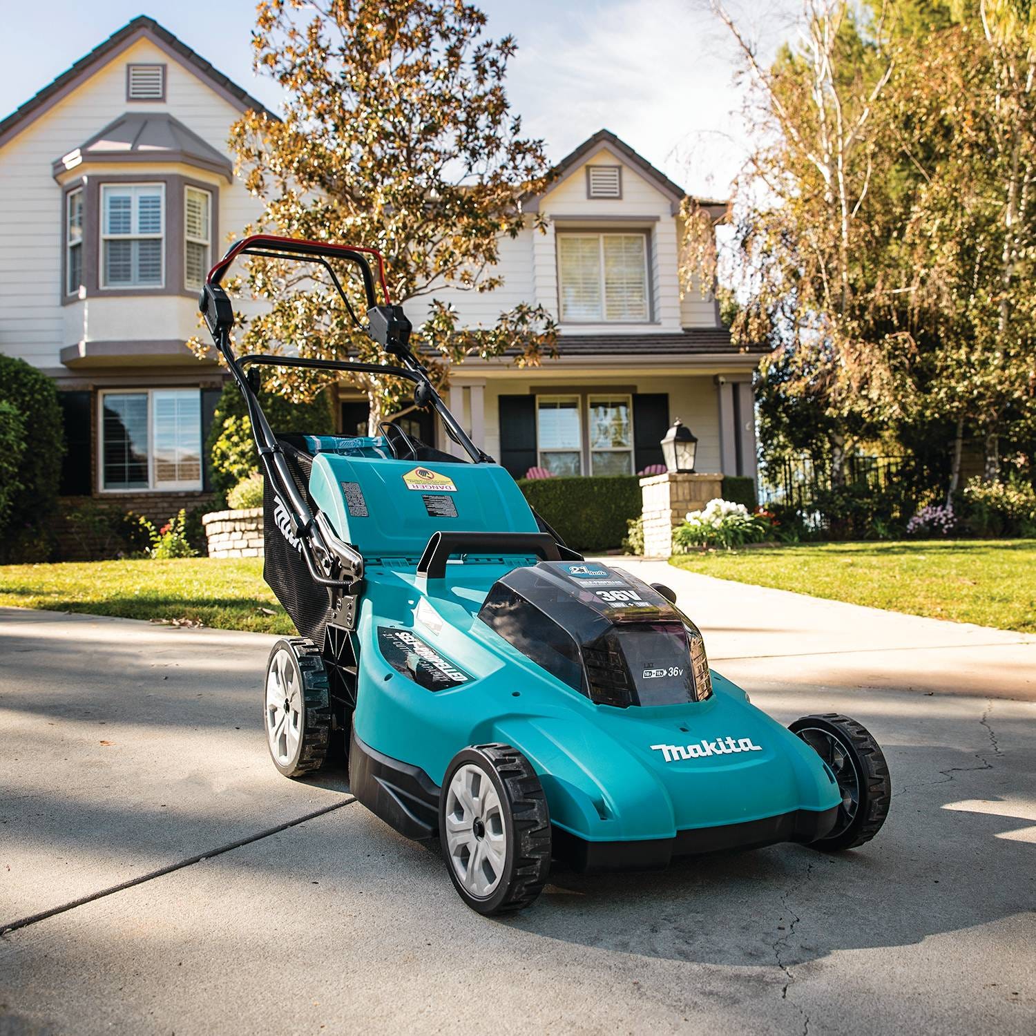 Makita XML11CT1 36V (18V X2) LXT 21" Self-Propelled Lawn Mower Kit with 4 Batteries (5.0Ah)