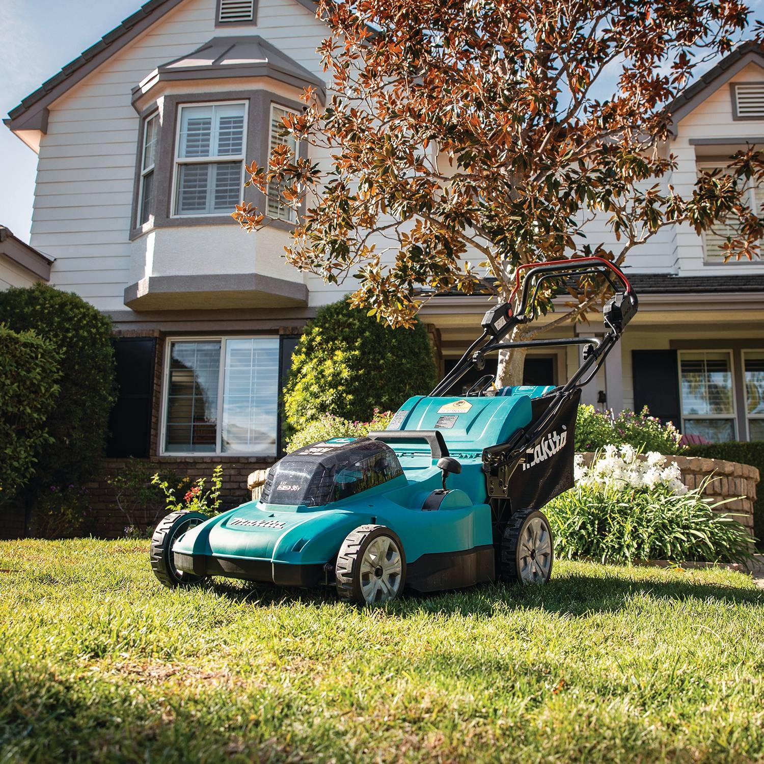 Makita XML11CT1 36V (18V X2) LXT 21" Self-Propelled Lawn Mower Kit with 4 Batteries (5.0Ah)