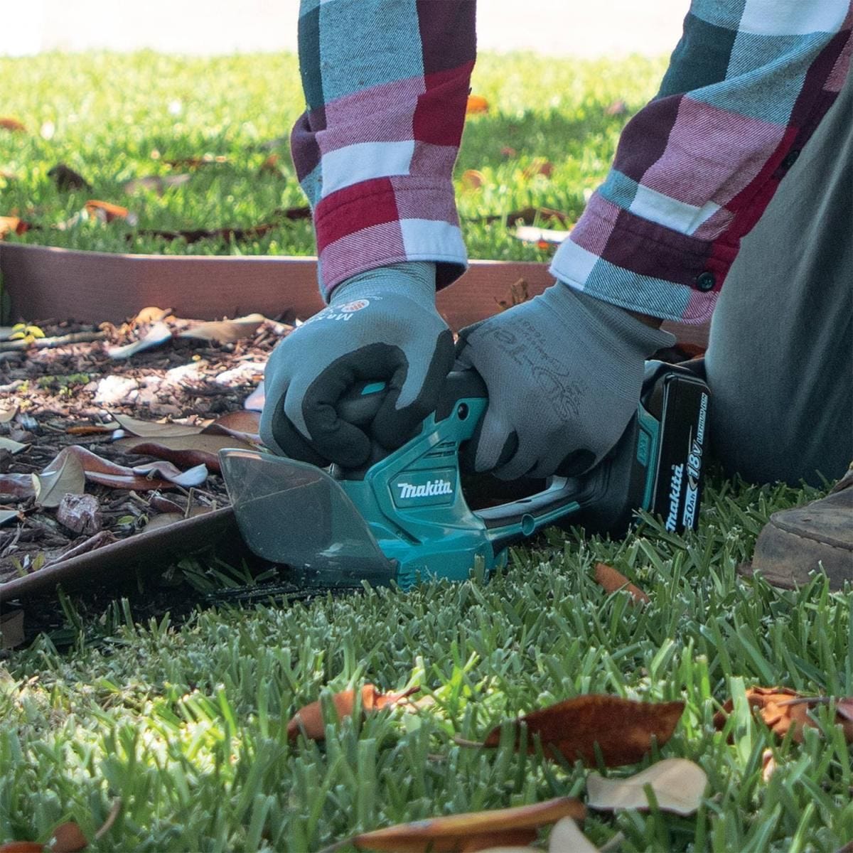 Makita XMU05Z 18V LXT Lithium-Ion Cordless 4-5/16" Grass Shear, Tool Only