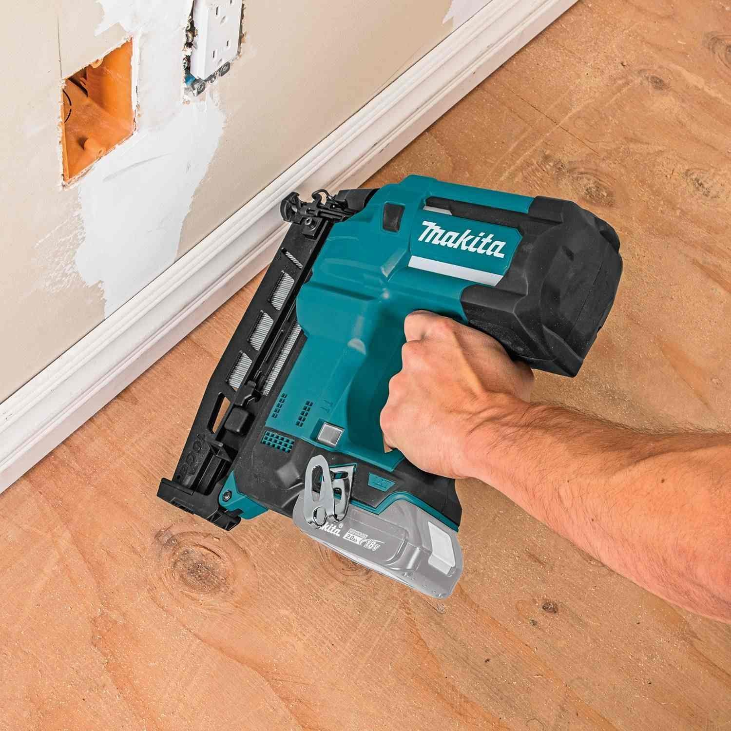Makita XNB02Z 18V LXT Lithium-Ion Cordless 2-1/2" Straight Finish Nailer, 16 Ga., Tool Only