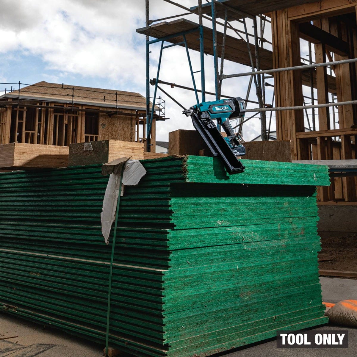 Makita XNB03Z 18V LXT Cordless 21-Degree Full Round Head 3-1/2-in. Framing Nailer, Tool Only
