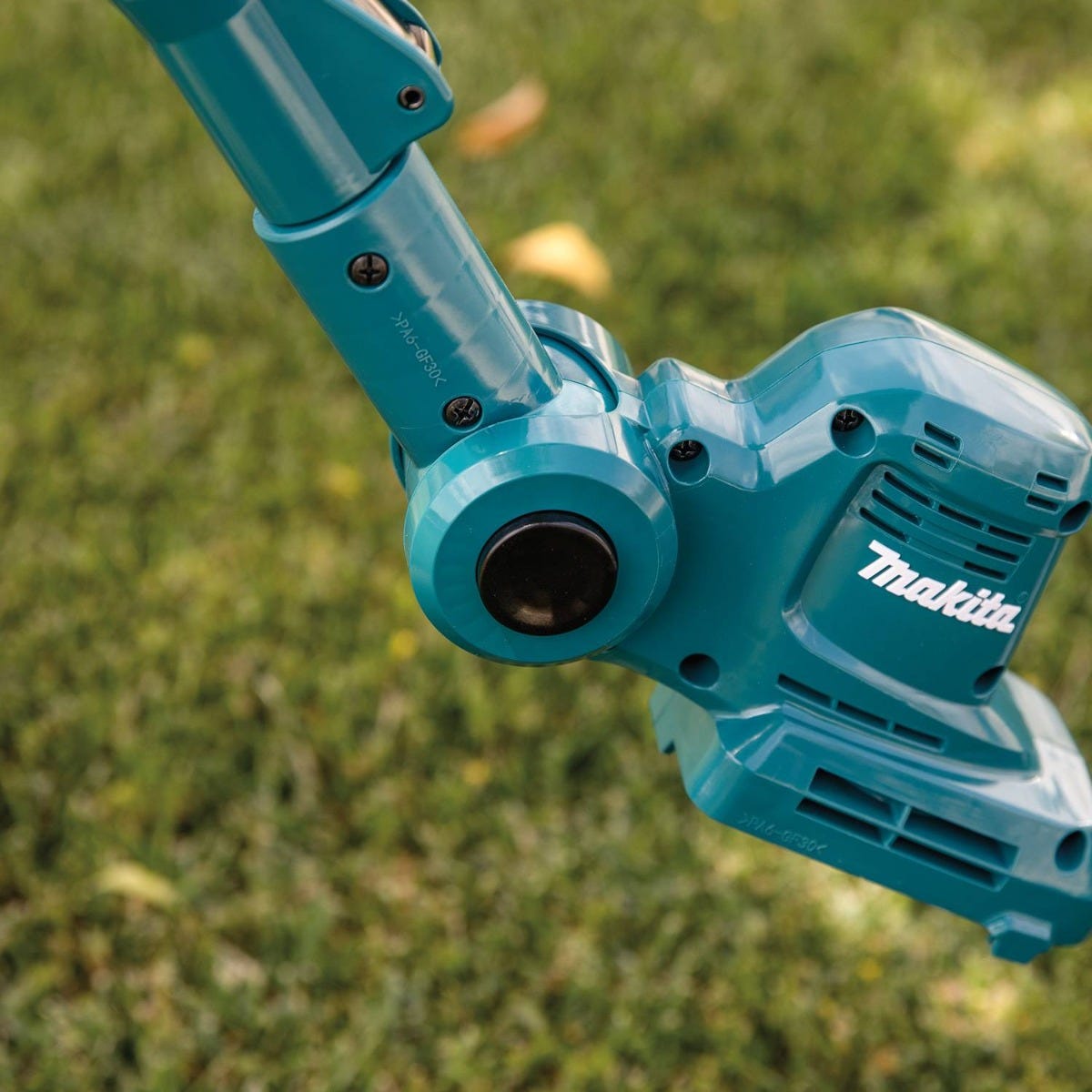 Makita XNU05Z 18V LXT Lithium-Ion Cordless 18" Telescoping Articulating Pole Hedge Trimmer, Tool Only