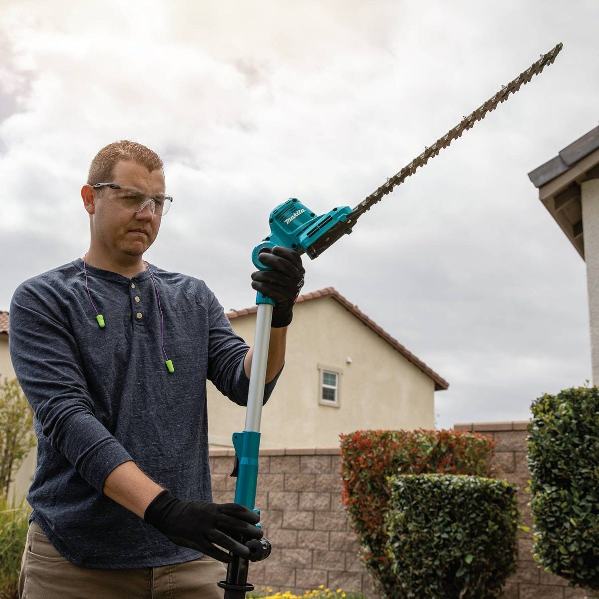 Makita XNU05Z 18V LXT Lithium-Ion Cordless 18" Telescoping Articulating Pole Hedge Trimmer, Tool Only