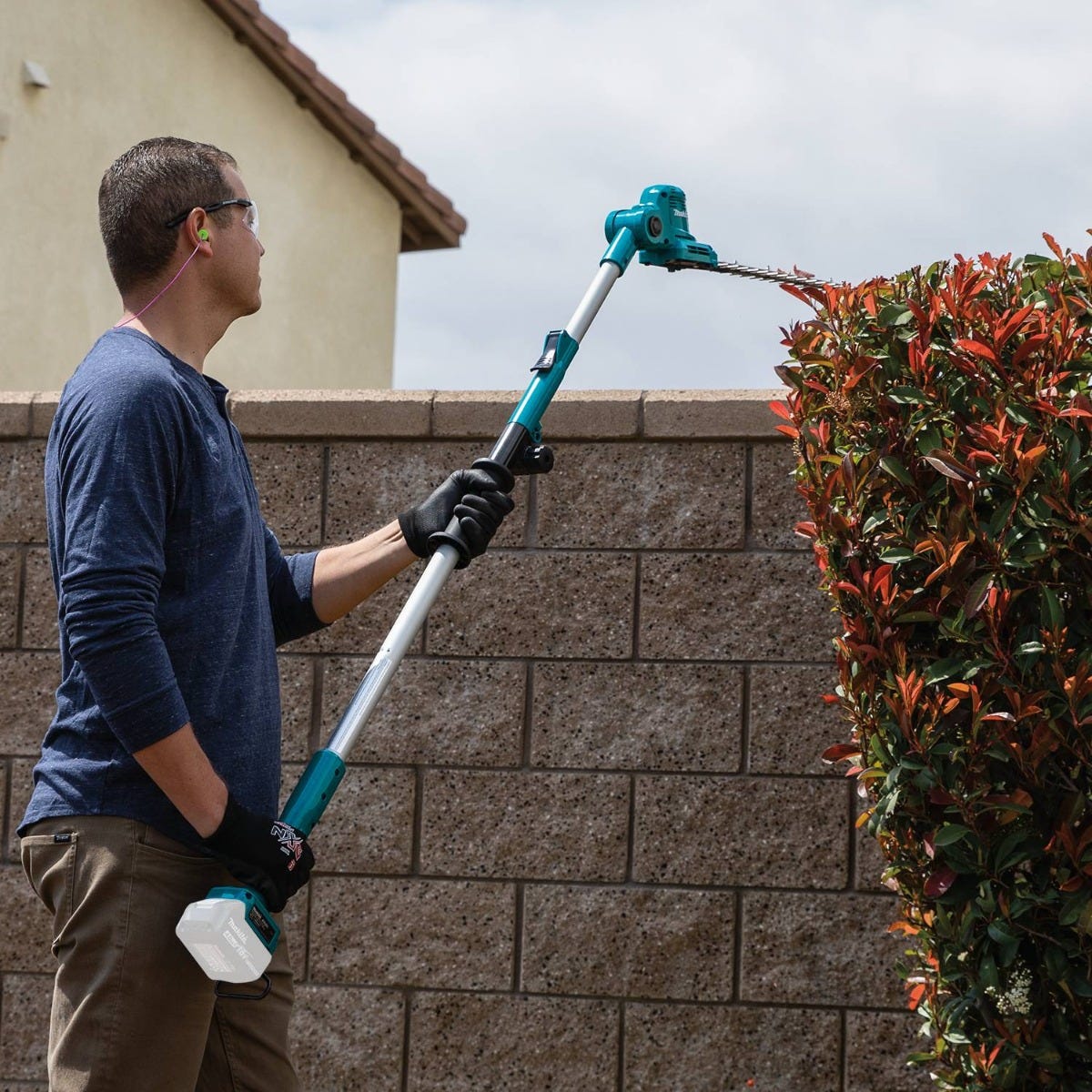 Makita XNU05Z 18V LXT Lithium-Ion Cordless 18" Telescoping Articulating Pole Hedge Trimmer, Tool Only