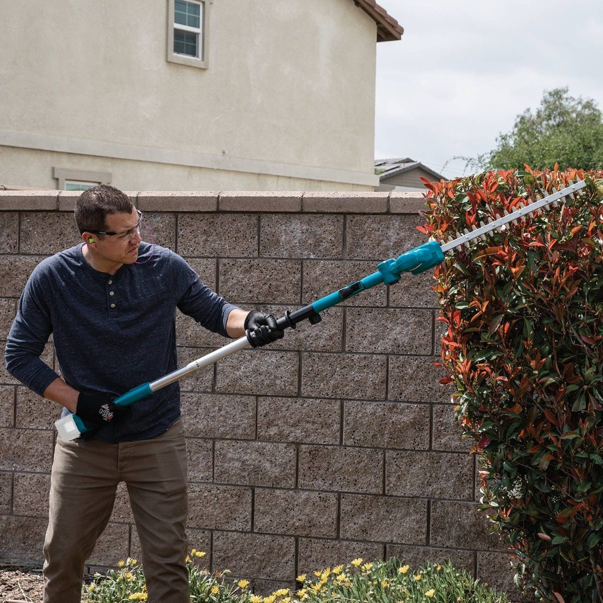 Makita XNU05Z 18V LXT Lithium-Ion Cordless 18" Telescoping Articulating Pole Hedge Trimmer, Tool Only