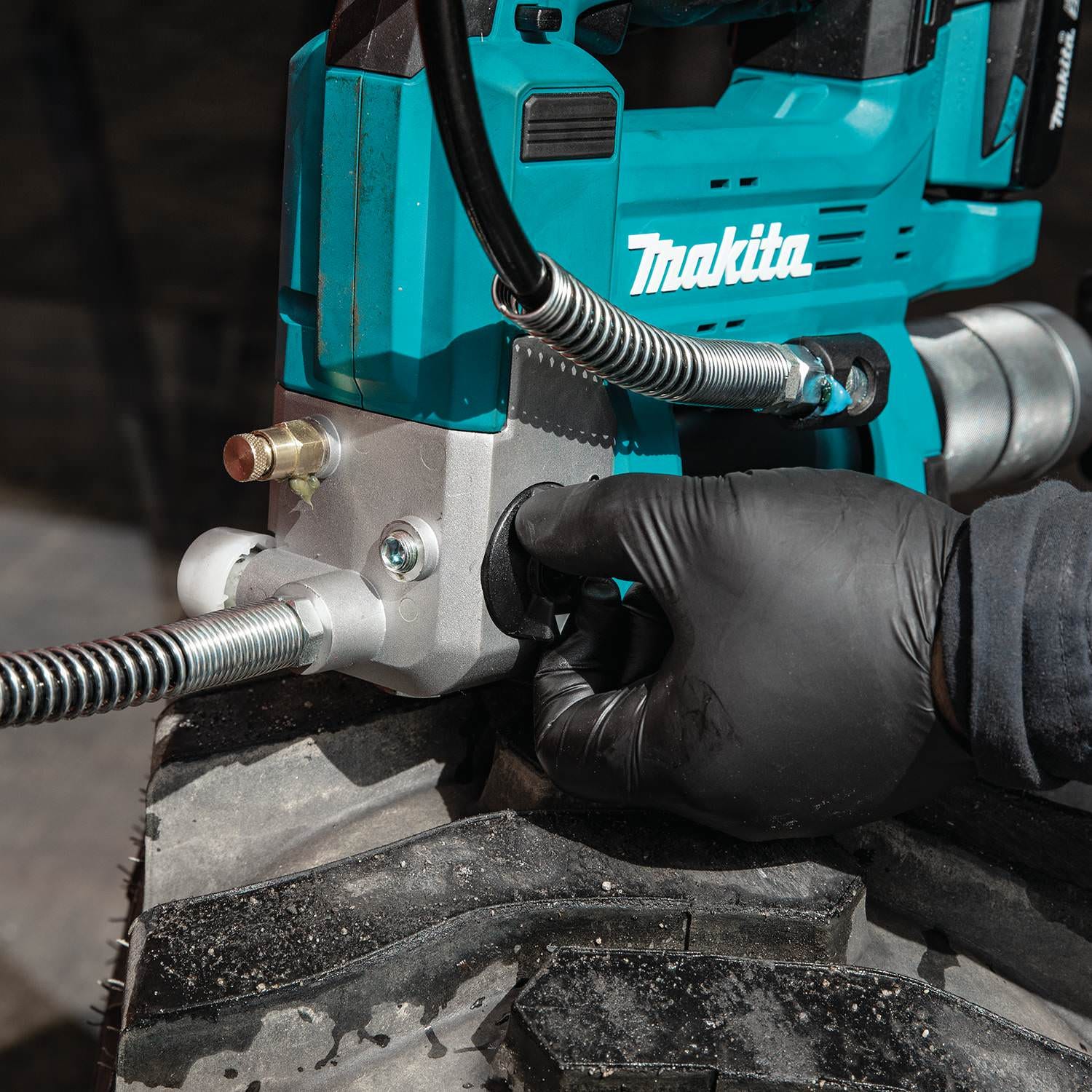 Makita XPG01SR1 18V LXT Lithium-Ion Grease Gun 2.0Ah Kit