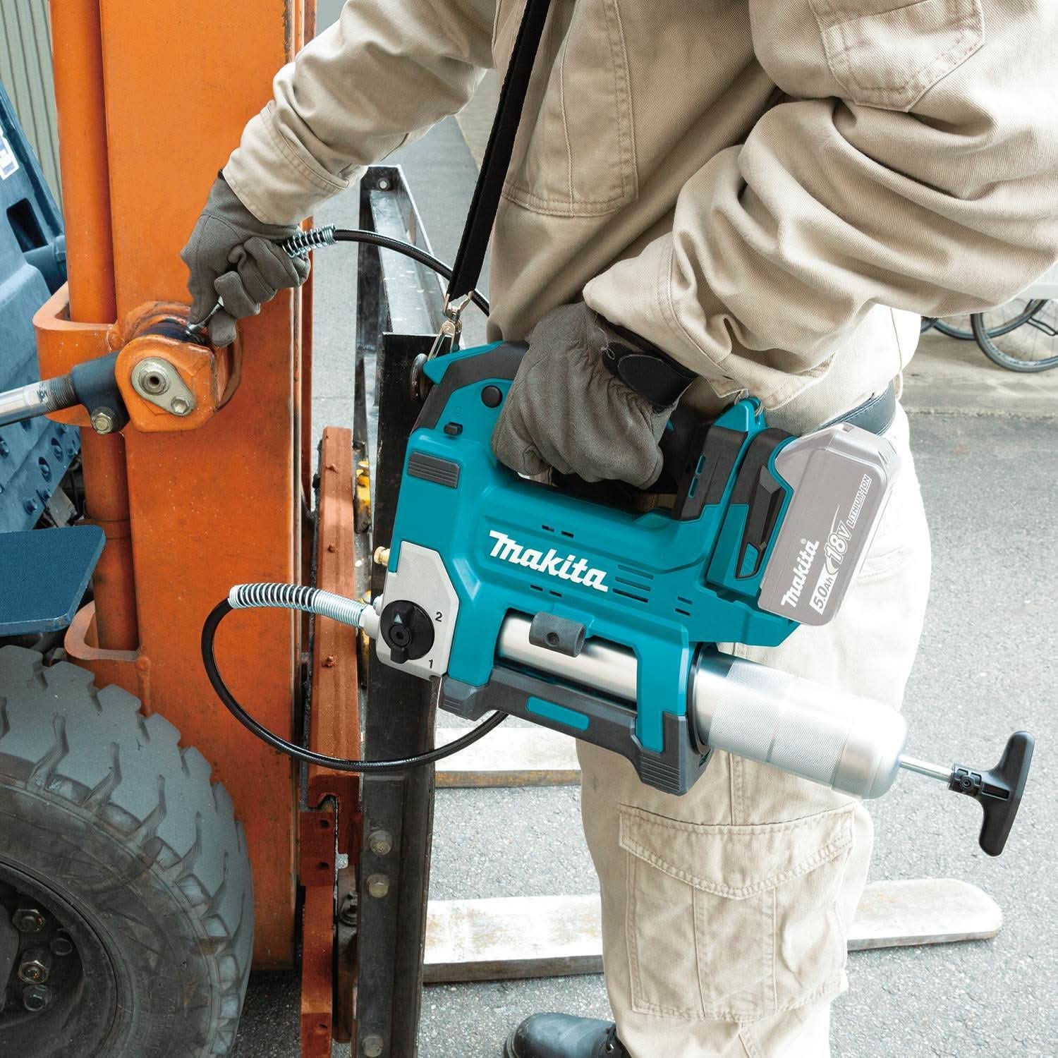 Makita 40V max XGT Brushless 4-Speed Mid-Torque 1/2" Sq. Drive Impact Wrench Kit w/ Friction Ring Anvil (2.5Ah) with 18V LXT Lithium-Ion Grease Gun Kit (3.0Ah)