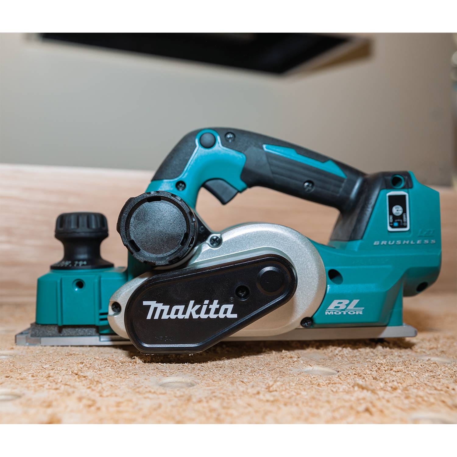 Makita XPK02Z 18V LXT Lithium-Ion Brushless Cordless 3-1/4" Planer, AWS Capable, Tool Only