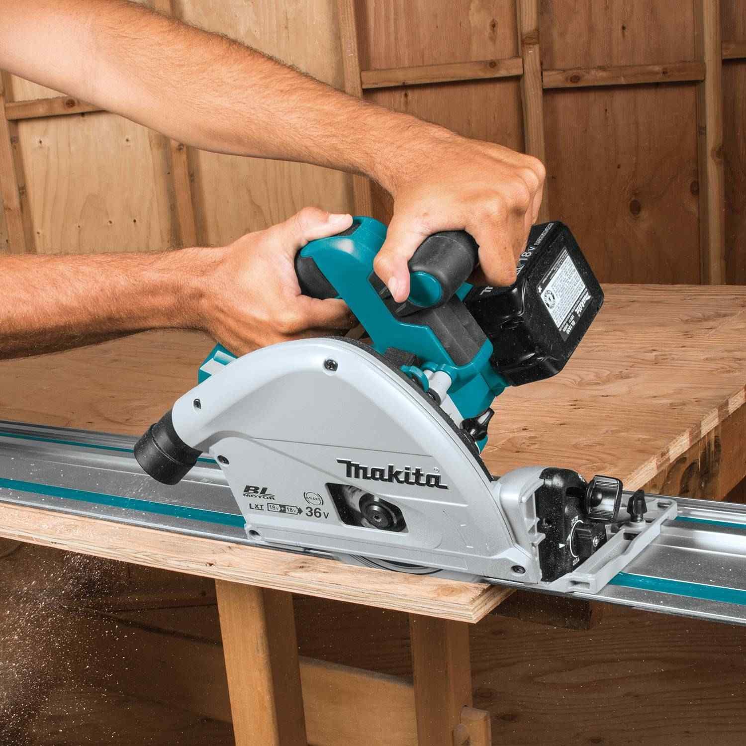 Makita XPS01PTJ Cordless Brushless 36V LXT 6-1/2-Inch 5.0Ah Track Saw with 55-Inch Guide Rail/Connector Kit