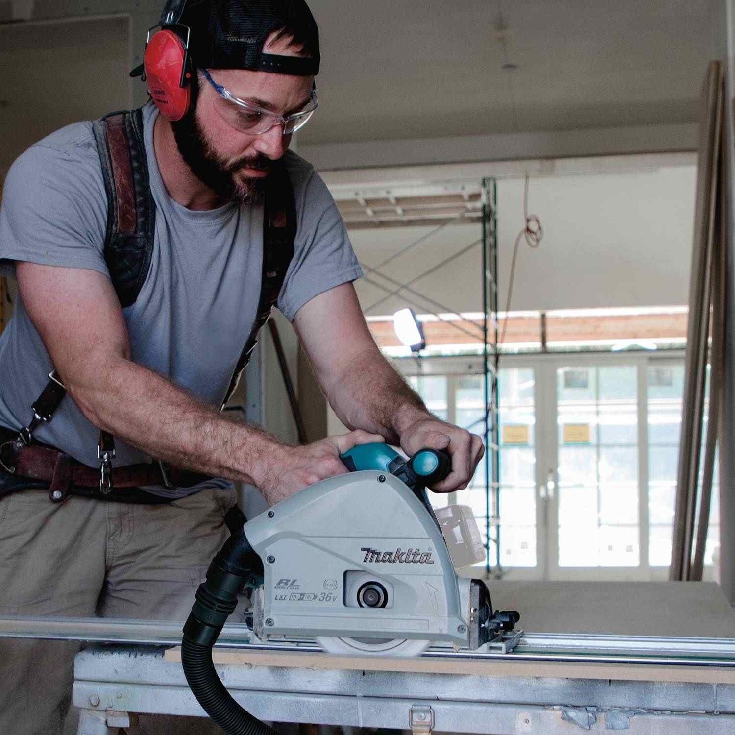 Makita XPS02ZU 36V (18V X2) LXT Brushless 6-1/2" Plunge Circular Saw, AWS, Tool Only