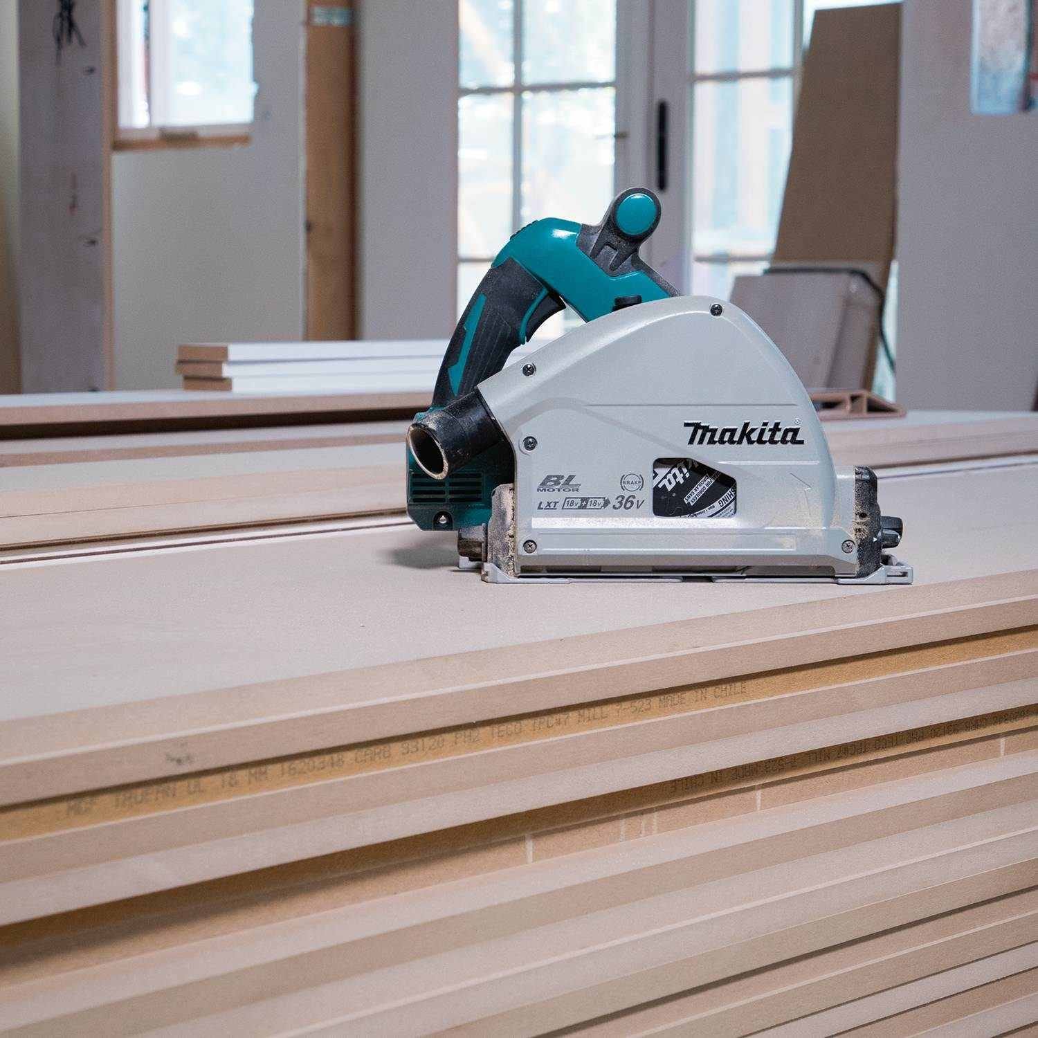 Makita XPS02ZU 36V (18V X2) LXT Brushless 6-1/2" Plunge Circular Saw, AWS, Tool Only