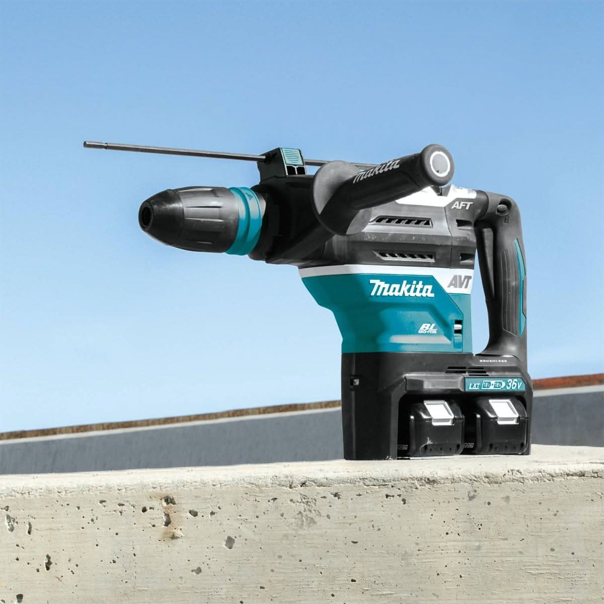 Makita XRH07PTUN 36V (18V X2) LXT Brushless 1-9/16" SDS-MAX Advanced AVT Rotary Hammer Kit, AFT, AWS (5.0Ah)
