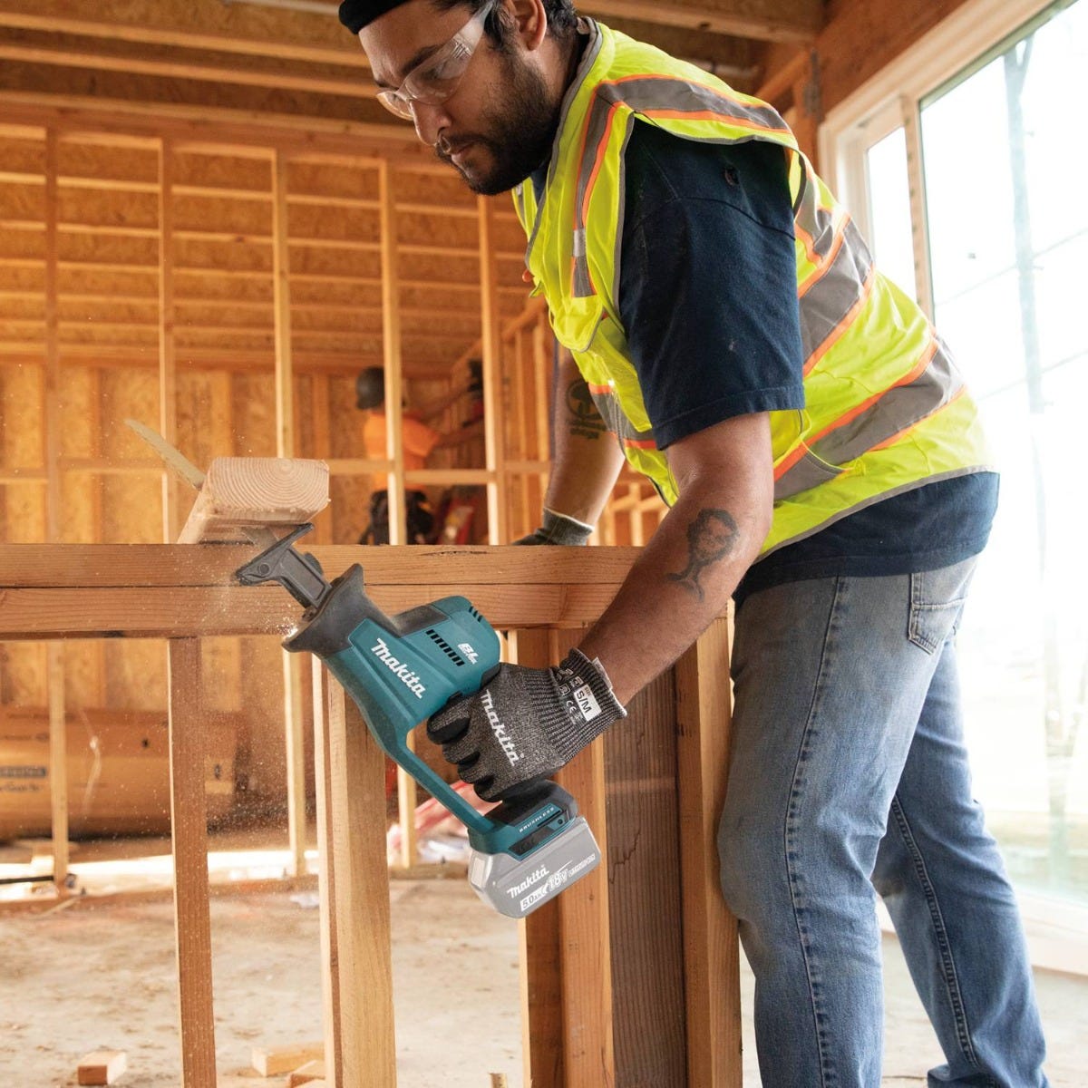 Makita XRJ08Z 18V LXT Lithium-Ion Brushless Cordless Compact One-Handed Recipro Saw, Tool Only