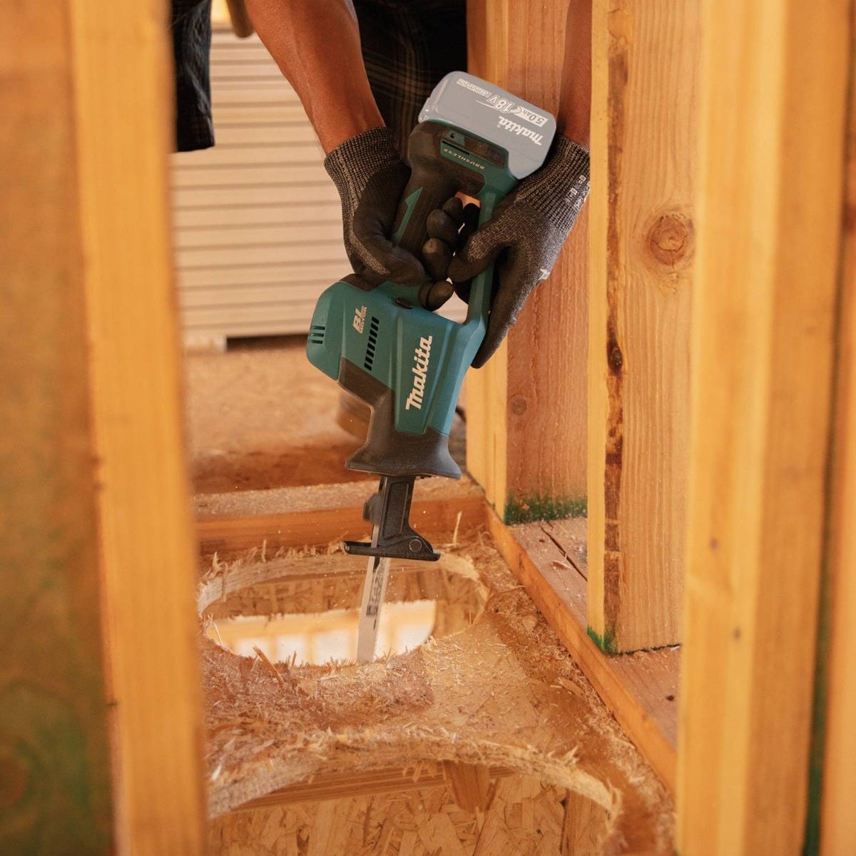 Makita XRJ08Z 18V LXT Lithium-Ion Brushless Cordless Compact One-Handed Recipro Saw, Tool Only
