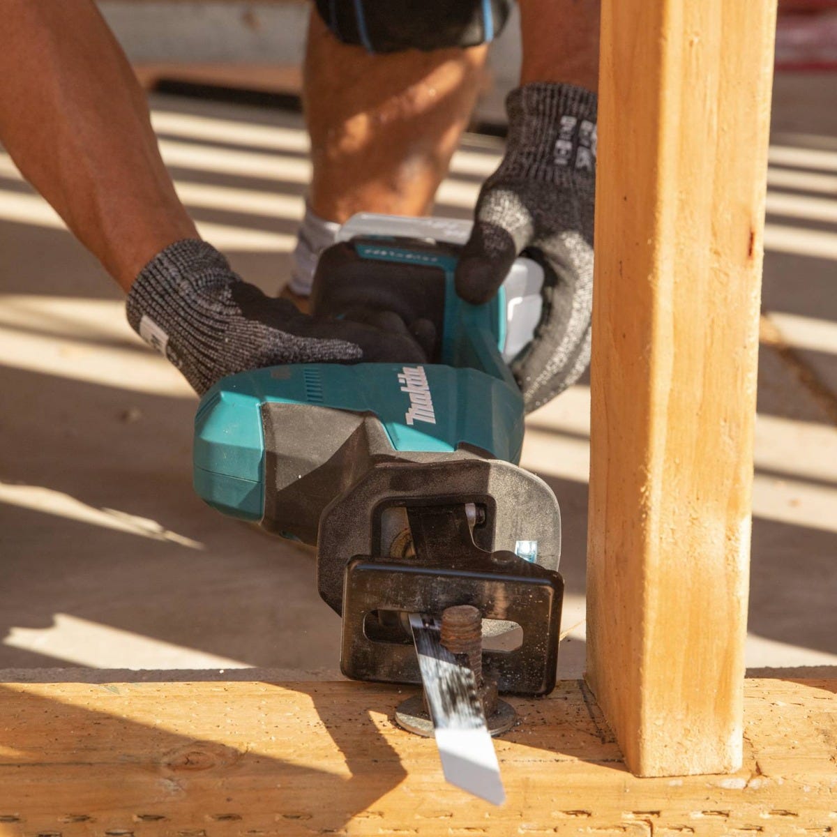Makita XRJ08Z 18V LXT Lithium-Ion Brushless Cordless Compact One-Handed Recipro Saw, Tool Only