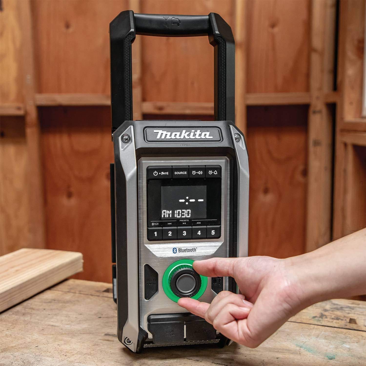 Makita XRM09B 18V LXT / 12V max CXT Lithium"‘Ion Cordless/Corded Bluetooth Job Site Radio, Tool Only