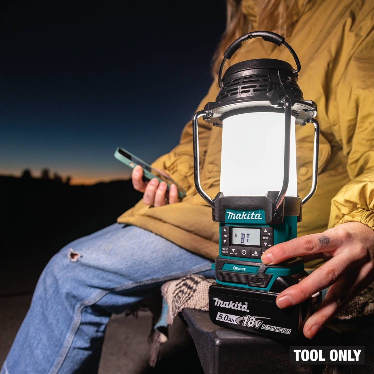 Makita XRM13 18V LXT Cordless Bluetooth Radio and LED Lantern, Tool Only
