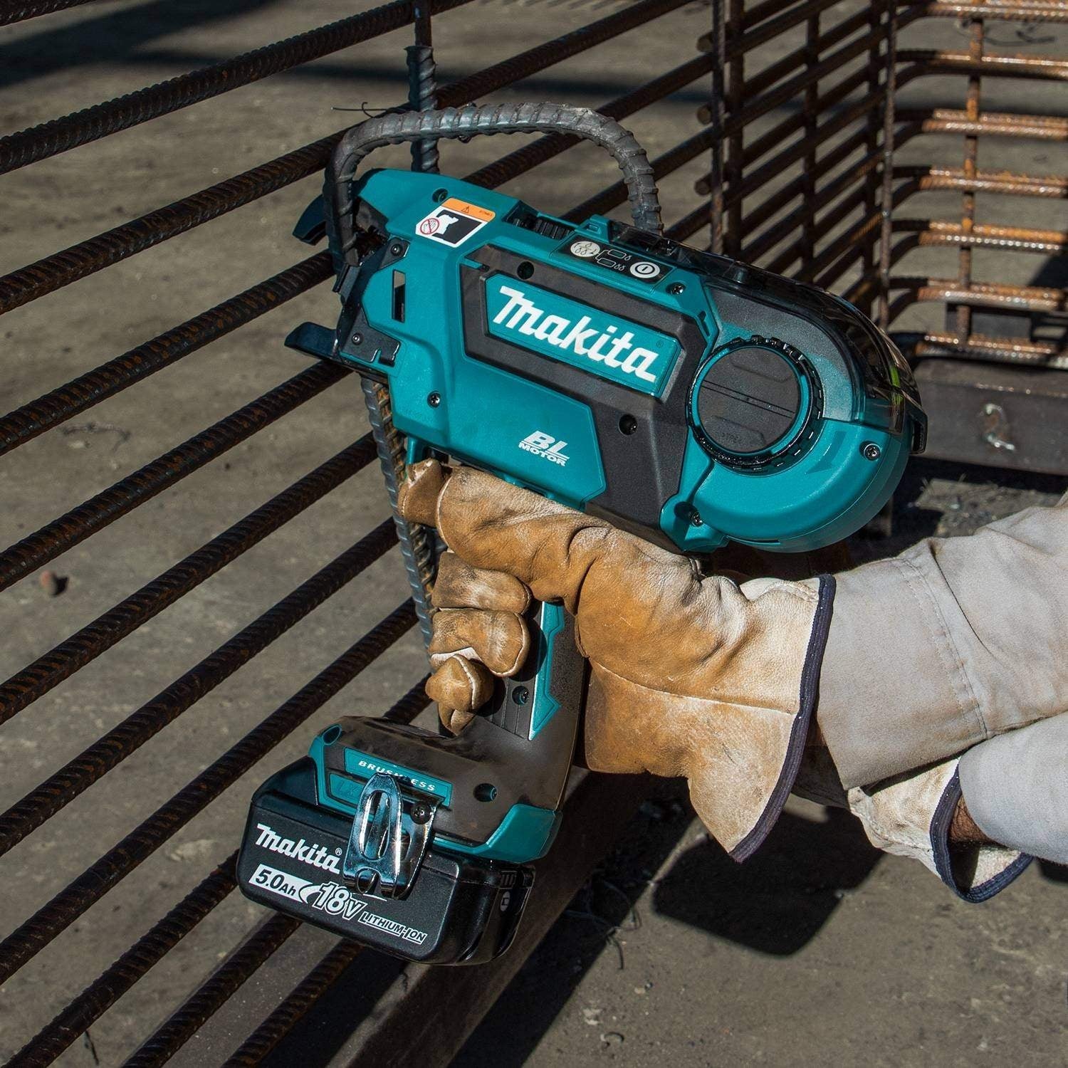 Makita XRT01TK 18V LXT Lithium-Ion Brushless Cordless Rebar Tying Tool Kit (5.0Ah)