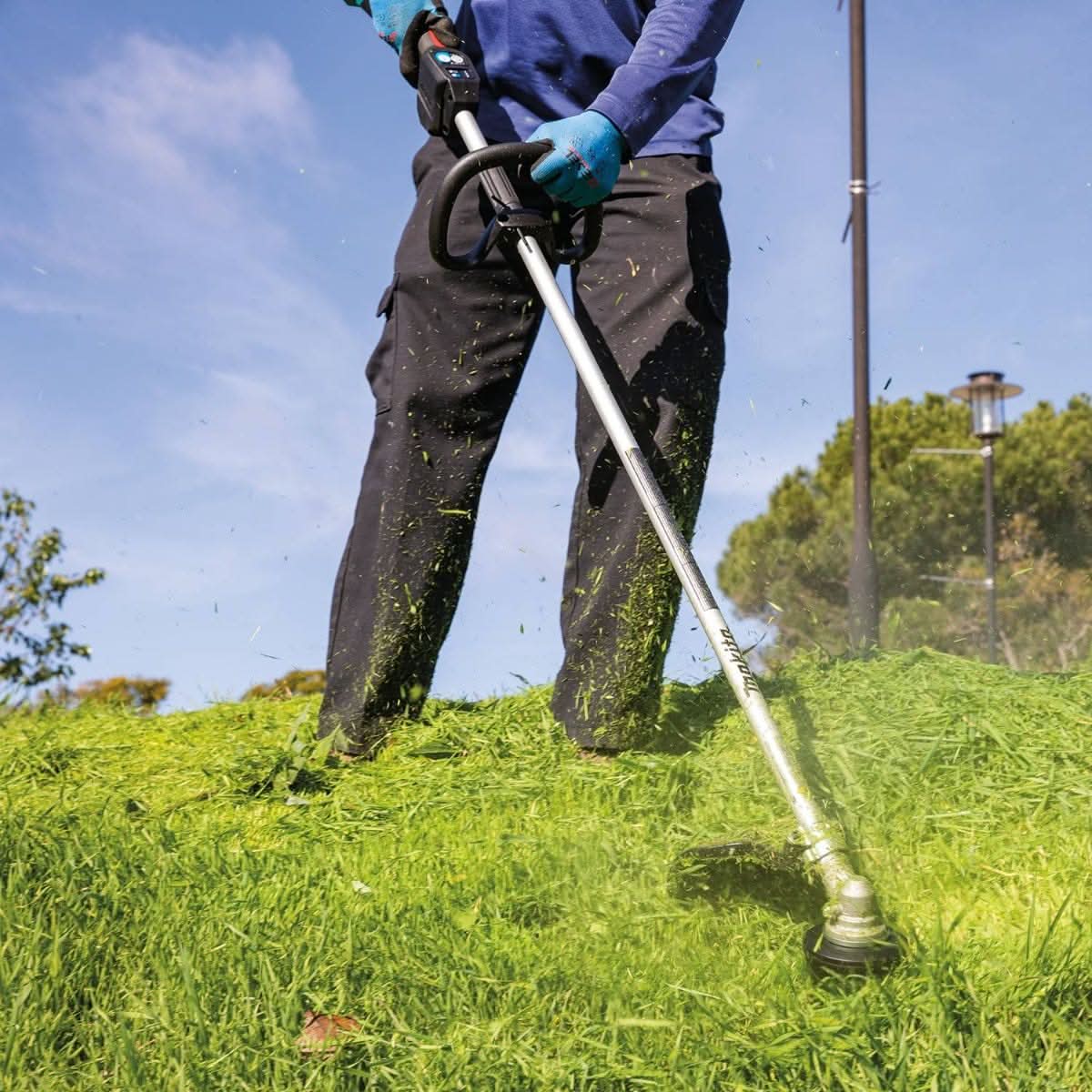 Makita XRU18PT 36V (18V X2) LXT Brushless String Trimmer Kit (5.0Ah)
