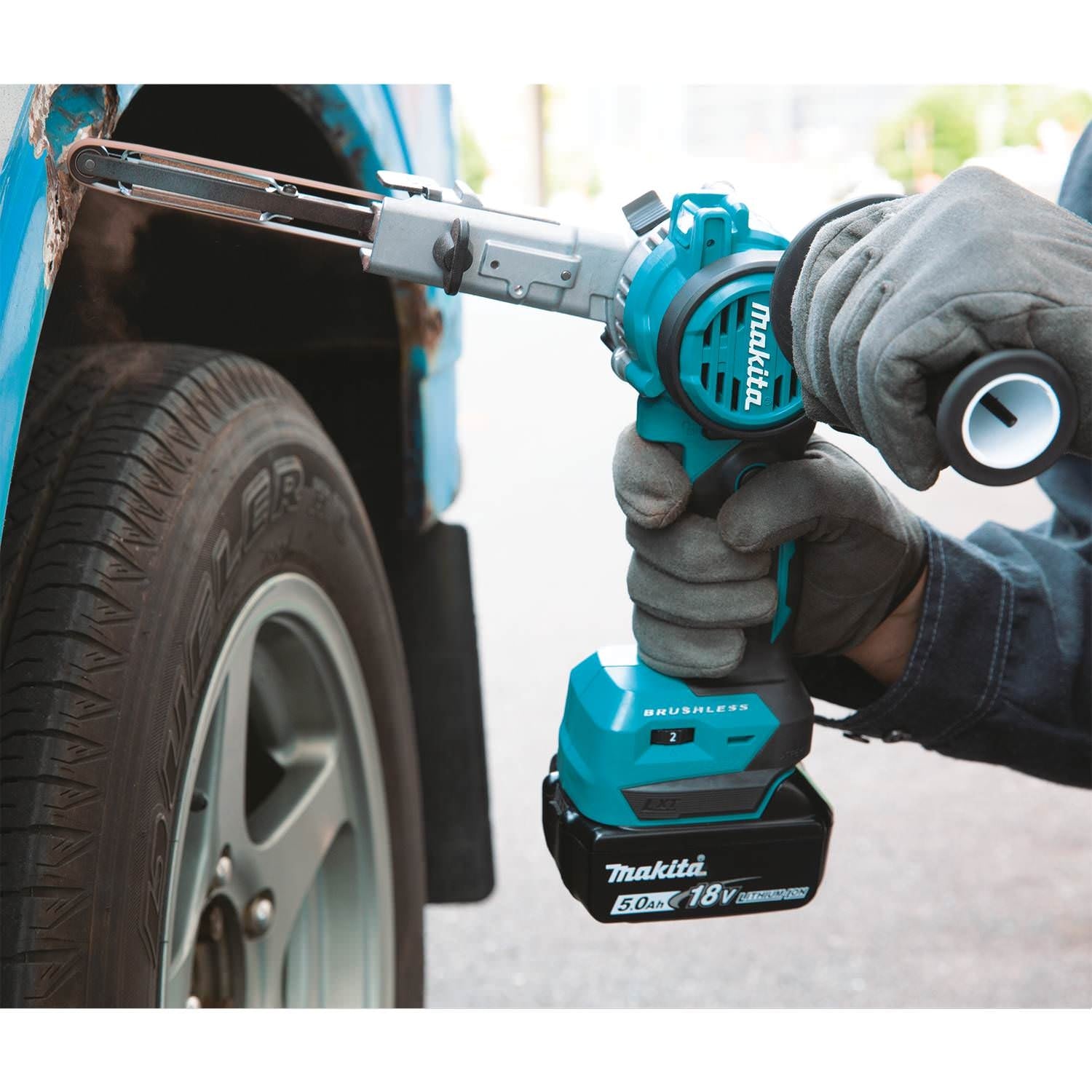 Makita XSB01TJ 18V LXT Lithium-Ion Brushless Cordless 3/8" x 21" Detail Belt Sander Kit (5.0Ah)