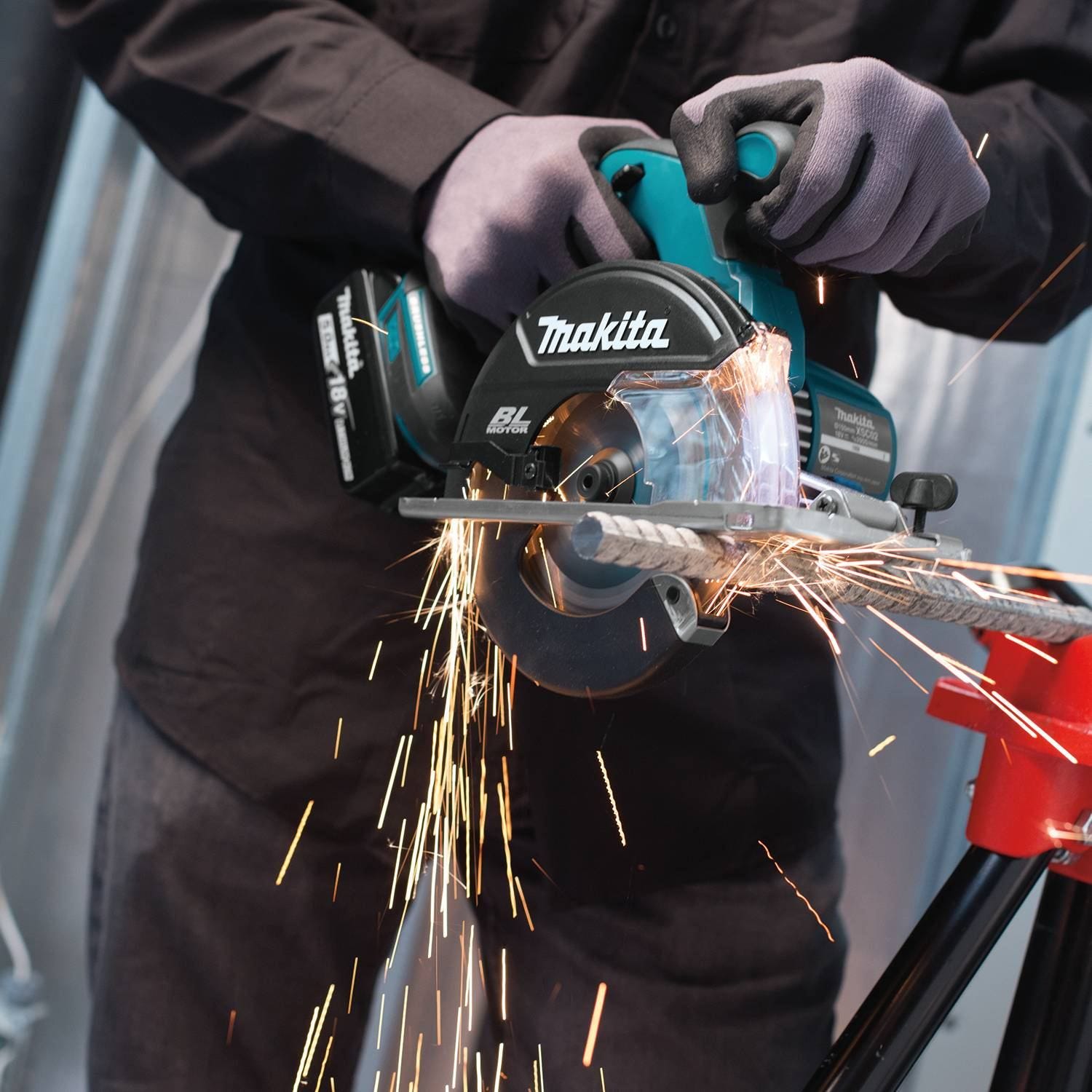 Makita XSC02Z 18V LXT Lithium-Ion Brushless Cordless 5-7/8" Metal Cutting Saw, Tool Only