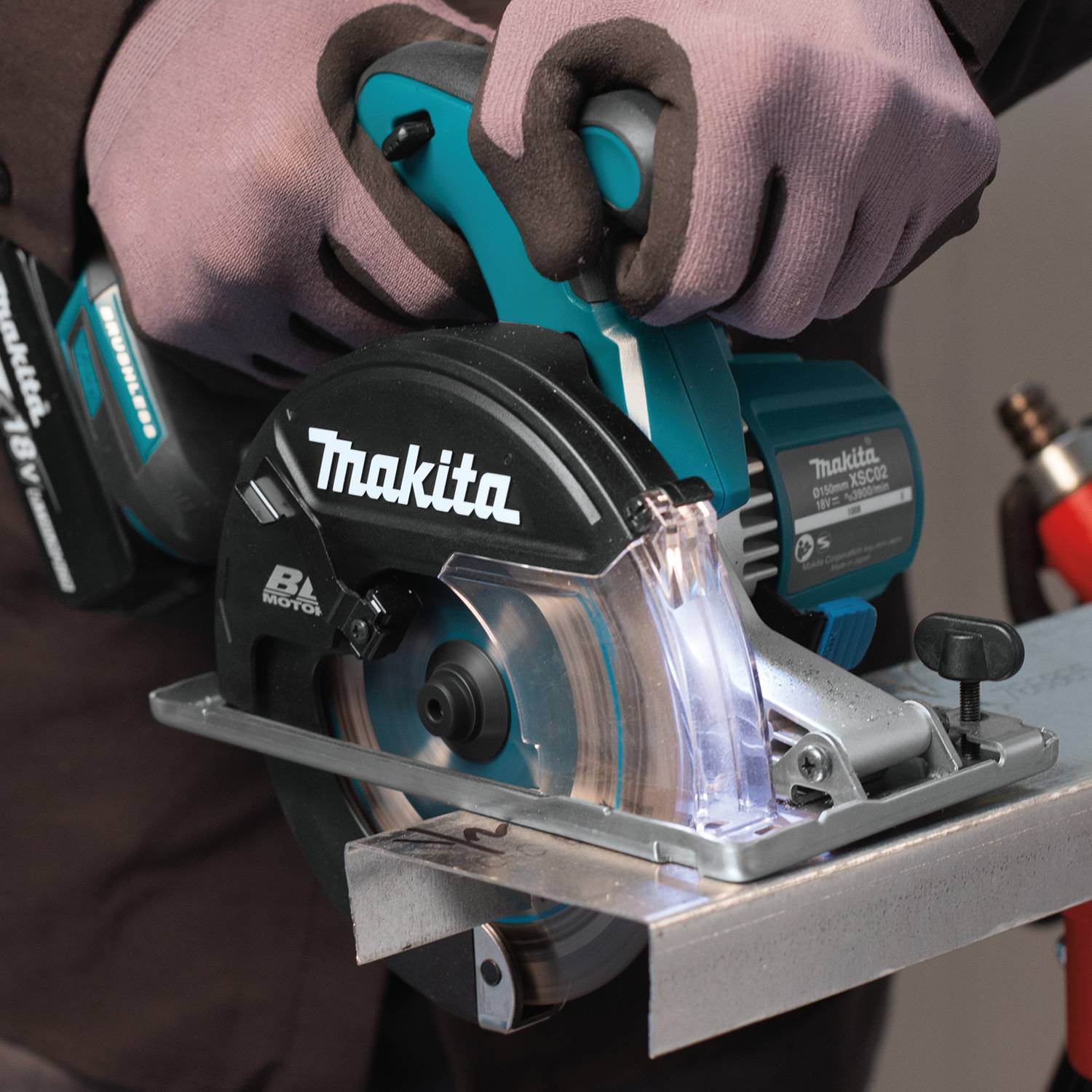 Makita XSC02Z 18V LXT Lithium-Ion Brushless Cordless 5-7/8" Metal Cutting Saw, Tool Only