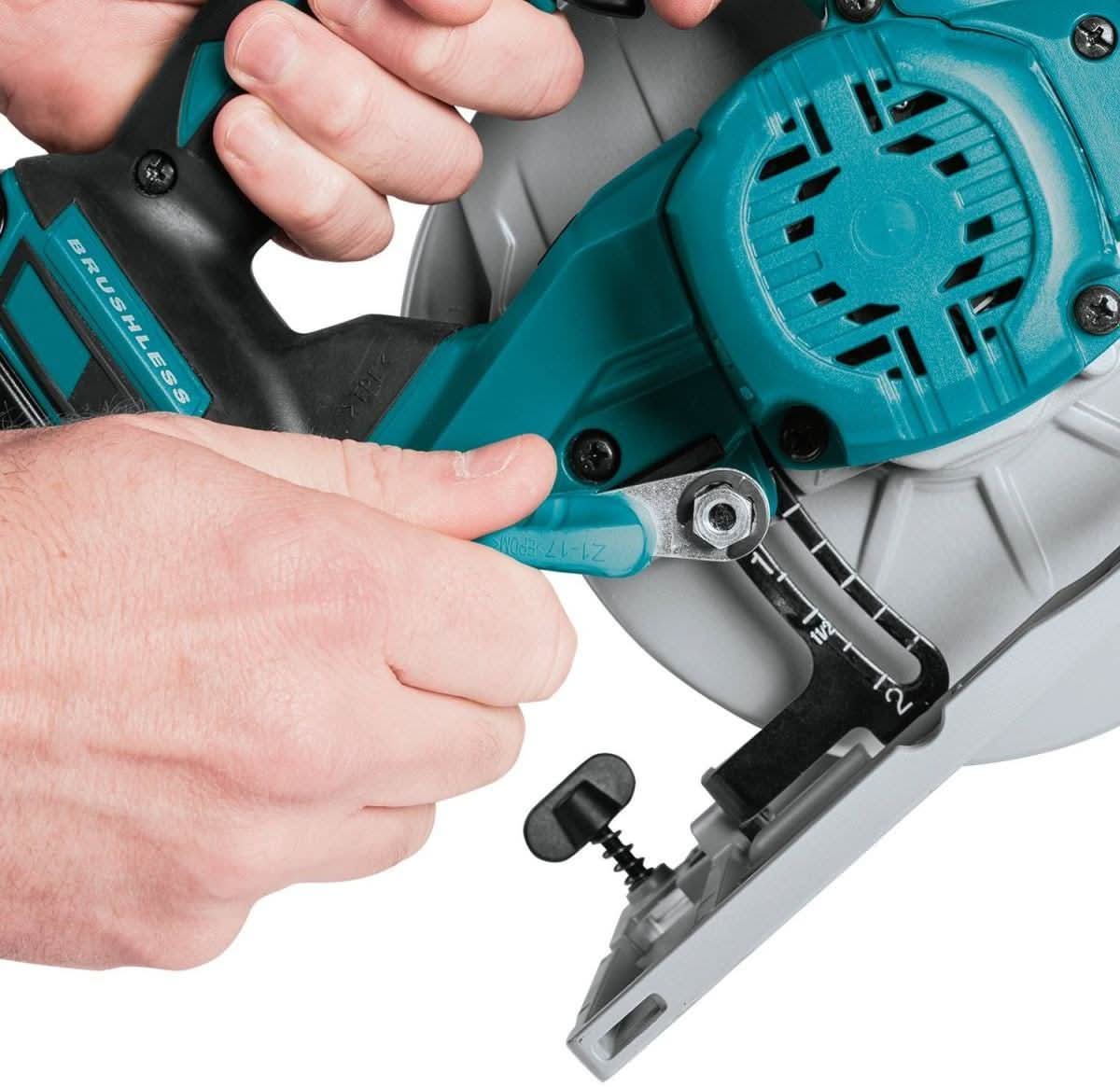 Makita 18V LXT Brushless 6-1/2" Circular Saw with 18V 4.0Ah Battery & Charger Starter Pack