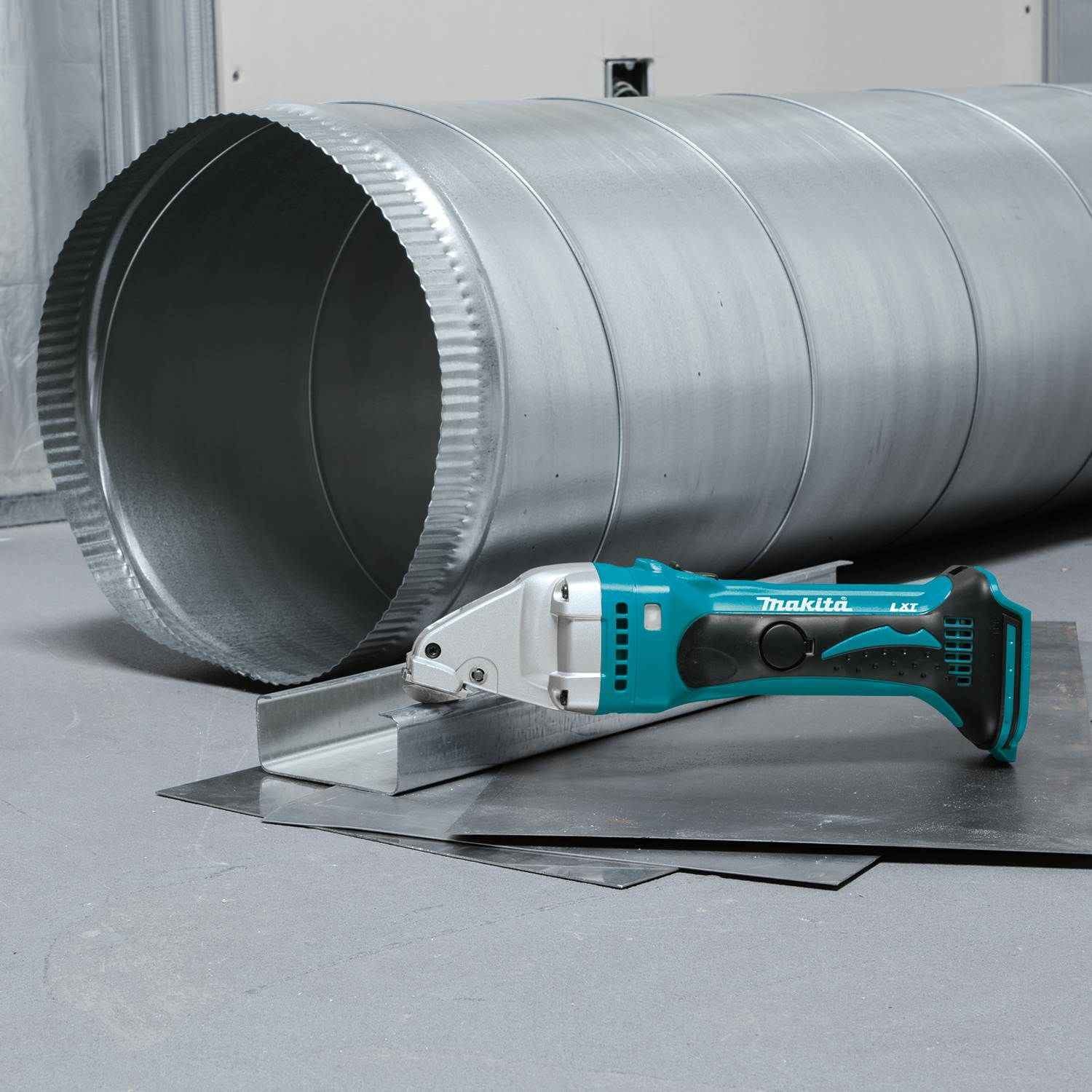 Makita XSJ02Z 18V LXT Lithium-Ion Cordless 16 Gauge Compact Straight Shear, Tool Only