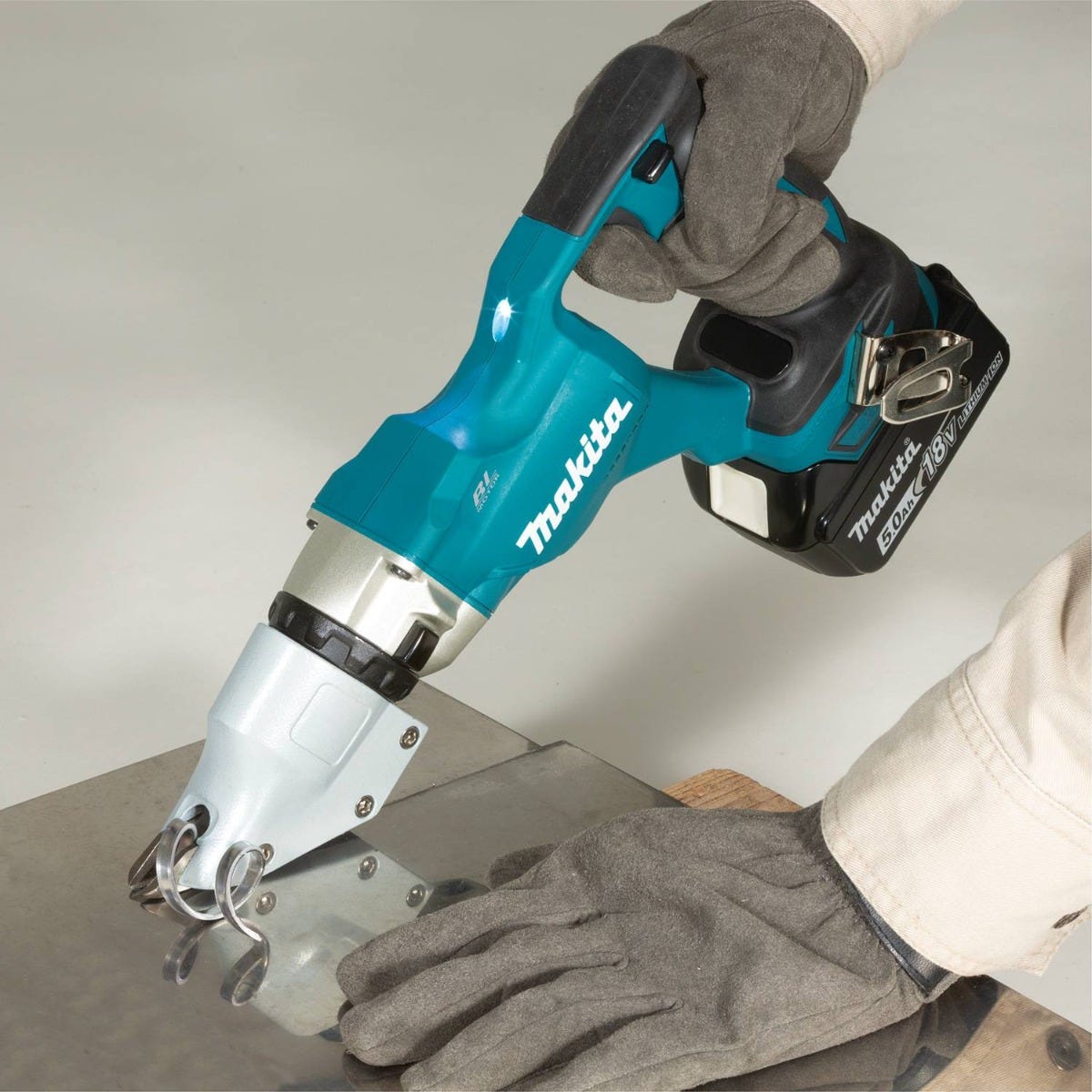 Makita XSJ03T 18V LXT Lithium-Ion Brushless Cordless 14 Gauge Straight Shear Kit (5.0Ah)
