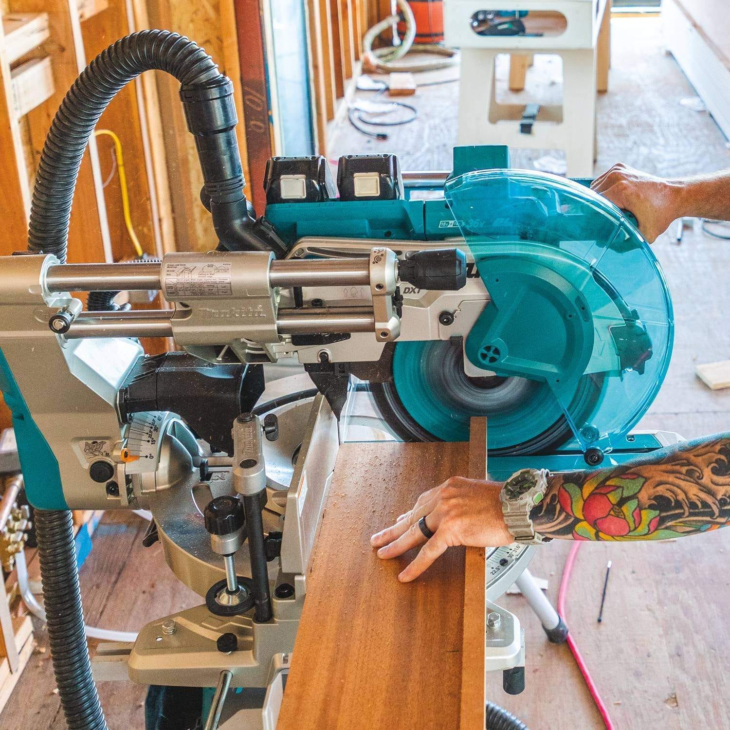 Makita XSL07PT 36V (18V X2) LXT Brushless 12" Dual-Bevel Sliding Compound Miter Saw with Laser Kit (5.0Ah)