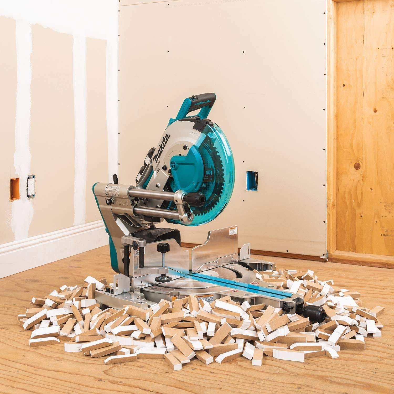 Makita XSL07PT 36V (18V X2) LXT Brushless 12" Dual-Bevel Sliding Compound Miter Saw with Laser Kit (5.0Ah)