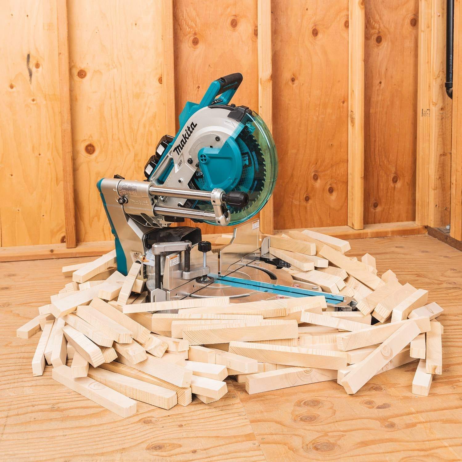 Makita XSL07PT 36V (18V X2) LXT Brushless 12" Dual-Bevel Sliding Compound Miter Saw with Laser Kit (5.0Ah)