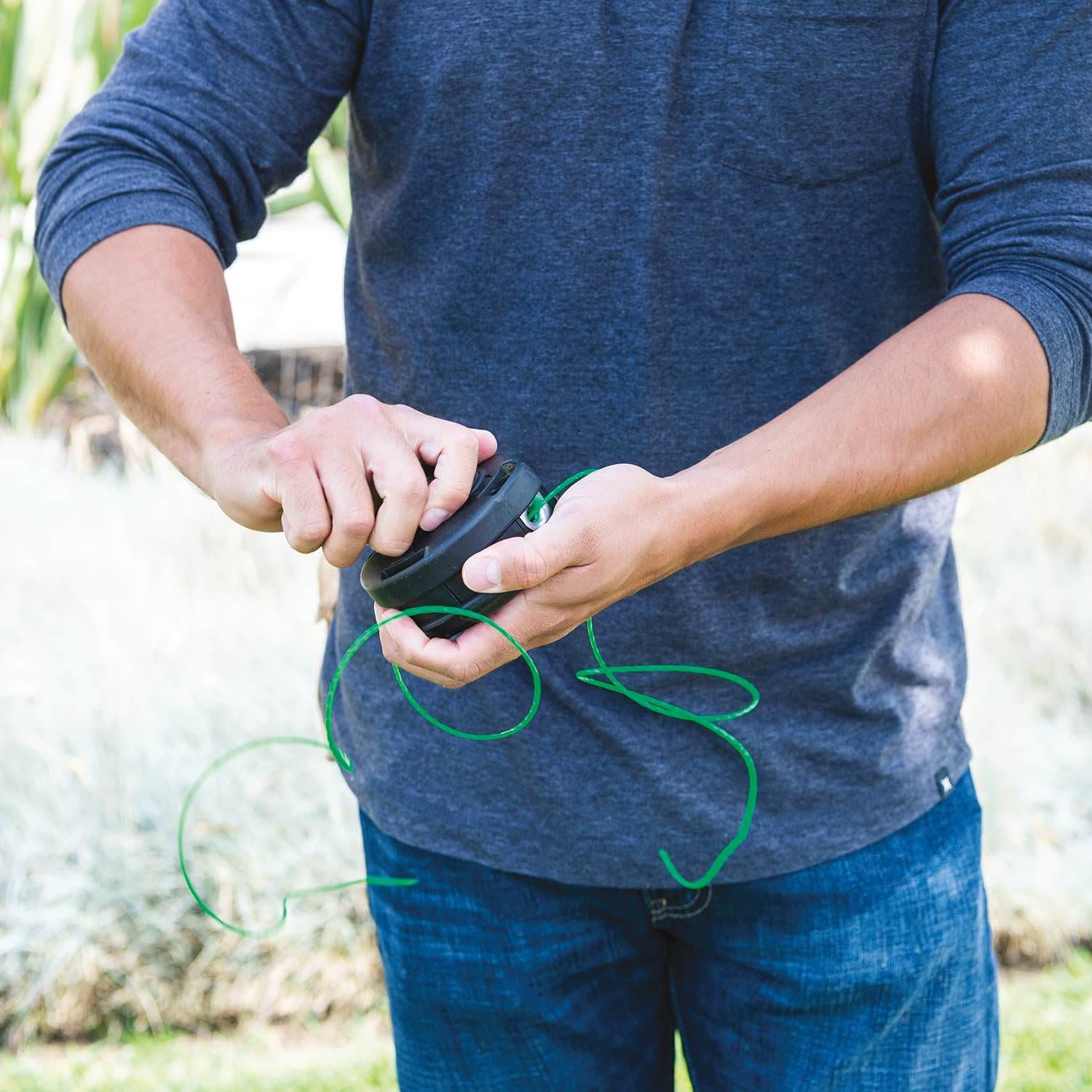 Makita XUX02SM1X2 18V LXT Brushless Couple Shaft Power Head 4.0Ah Kit with 13-Inch String Trimmer & 20-Inch Hedge Trimmer Attachments