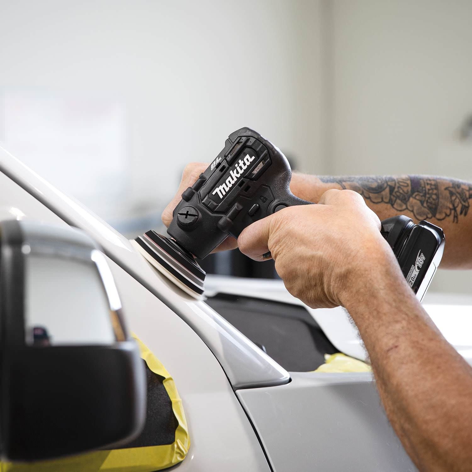 Makita XVP01R1B 18V LXT Lithium"‘Ion Sub-Compact Brushless Cordless 3" Polisher / 2" Sander Kit (2.0Ah)