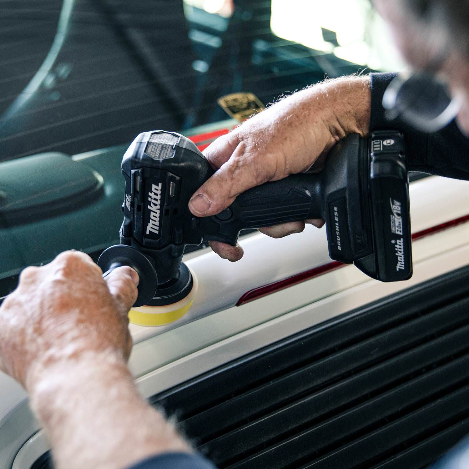 Makita XVP01R1B 18V LXT Lithium"‘Ion Sub-Compact Brushless Cordless 3" Polisher / 2" Sander Kit (2.0Ah)