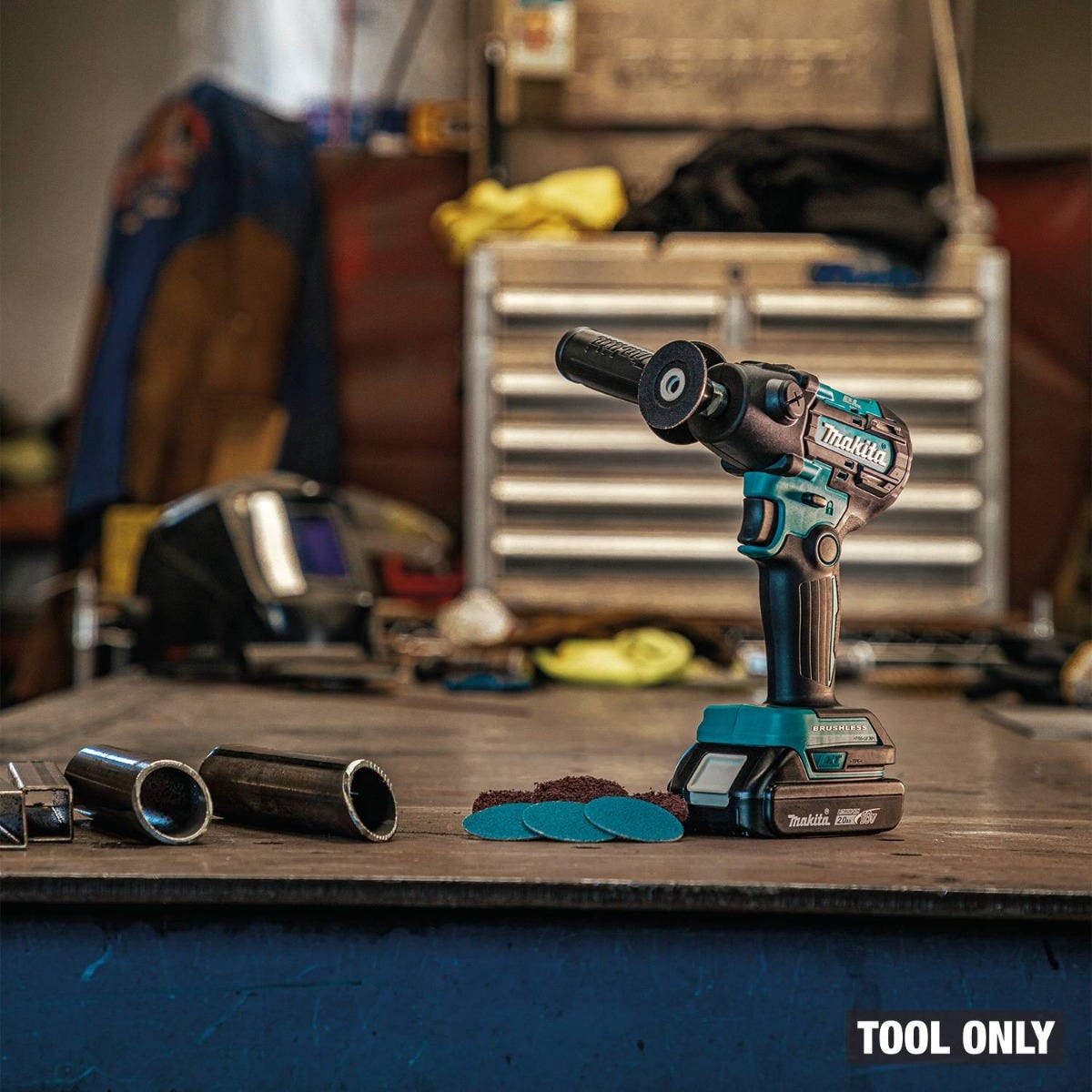 Makita XVP01Z 18V LXT Brushless Cordless 3-in. Polisher / 2-in. Sander, Tool Only