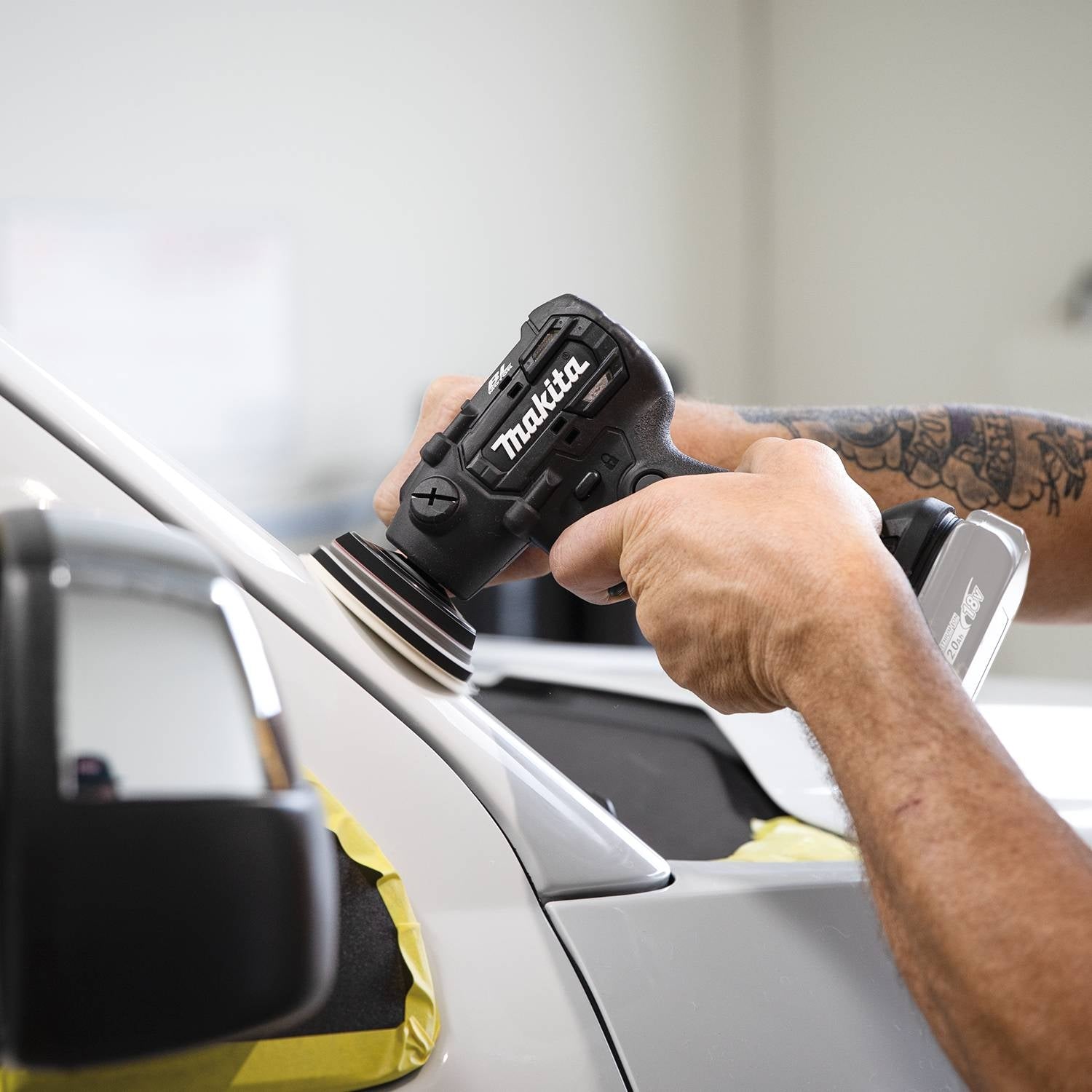 Makita XVP01ZB 18V LXT Lithium"‘Ion Sub-Compact Brushless Cordless 3" Polisher / 2" Sander, Tool Only