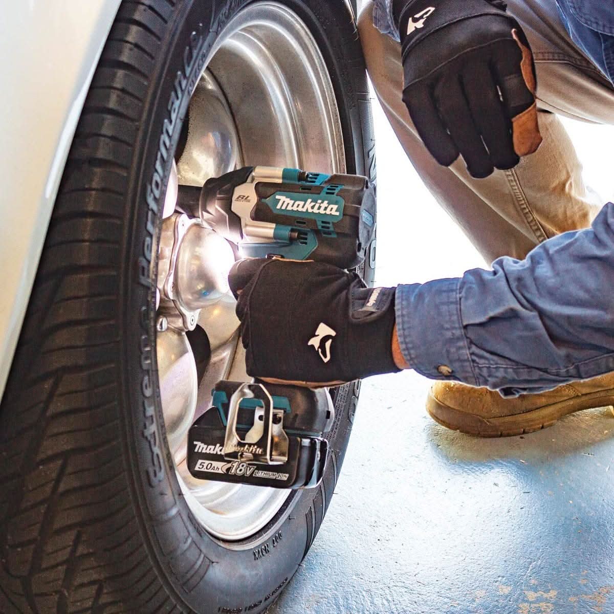 Makita XWT17T 18V LXT Lithium-Ion Brushless Cordless 4-Speed Mid-Torque 1/2-Inch Sq. Drive Impact Wrench with Friction Ring Anvil 5.0Ah Kit