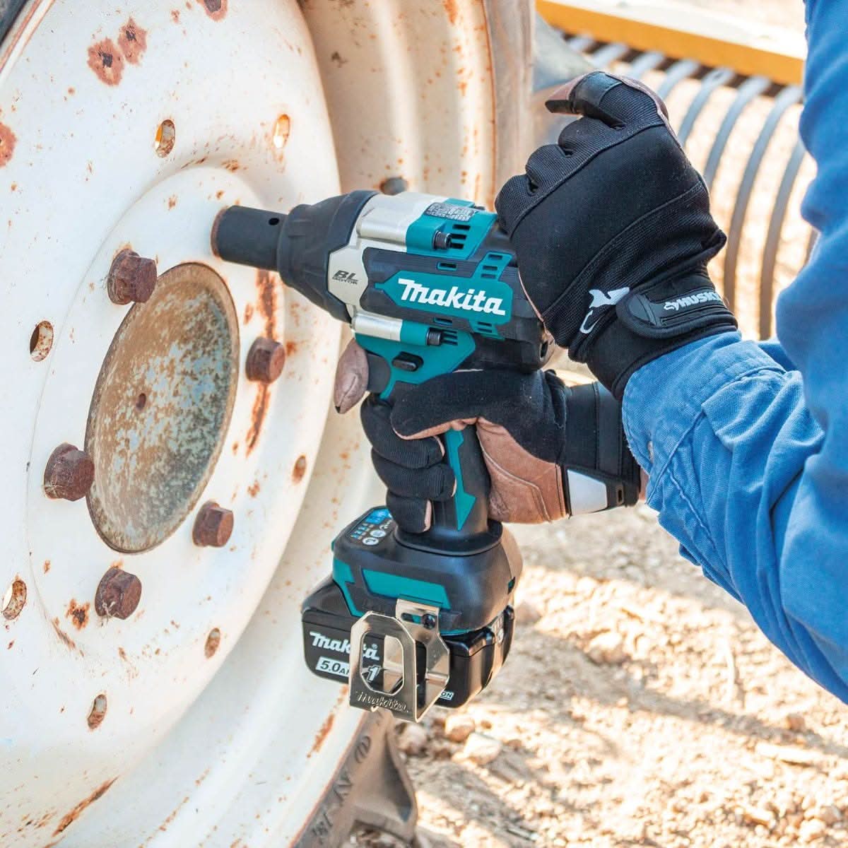 Makita XWT17T 18V LXT Lithium-Ion Brushless Cordless 4-Speed Mid-Torque 1/2-Inch Sq. Drive Impact Wrench with Friction Ring Anvil 5.0Ah Kit