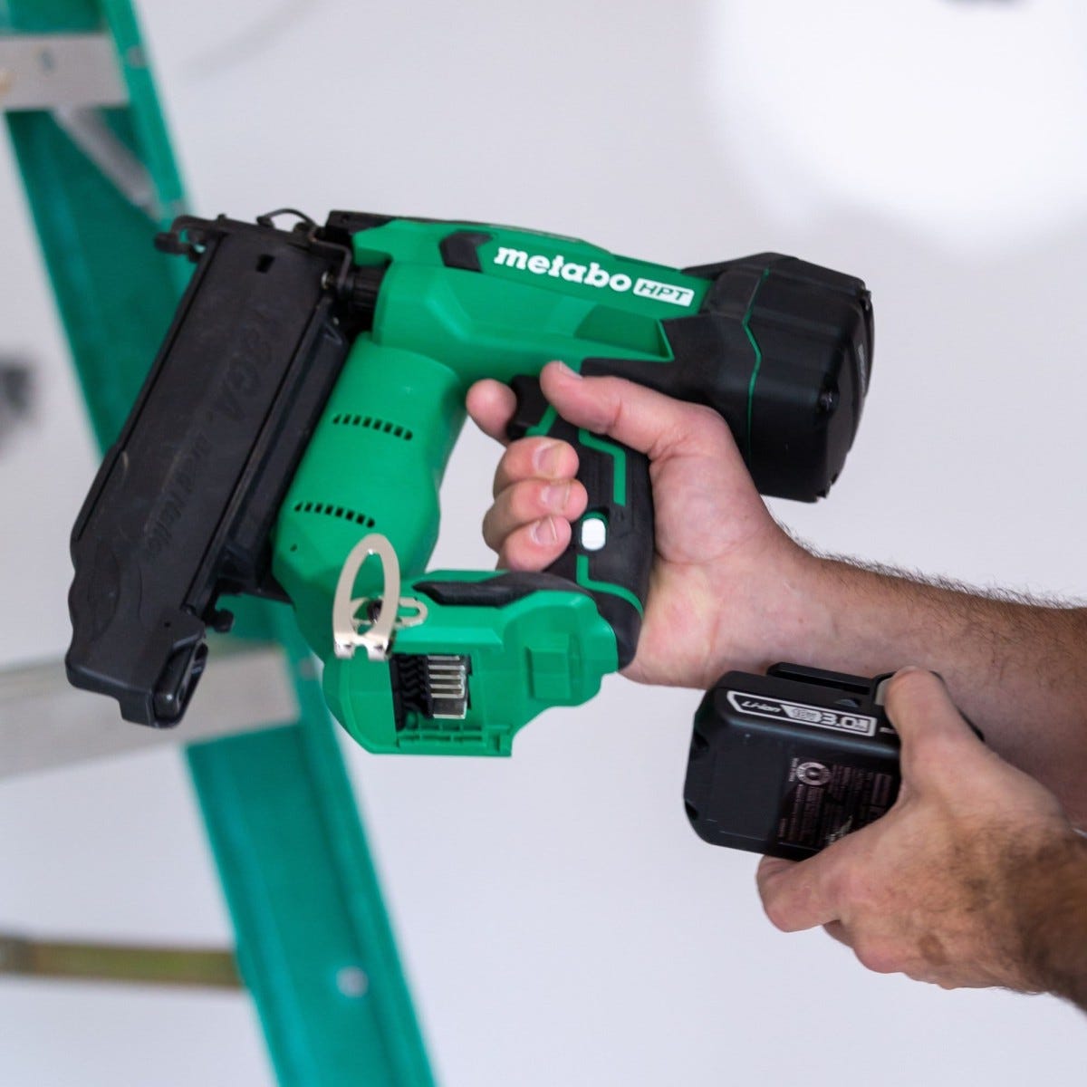 Metabo HPT NT1850DFM 18V Cordless 18 Gauge Compact Brad Nailer 3 Ah MultiVolt Kit