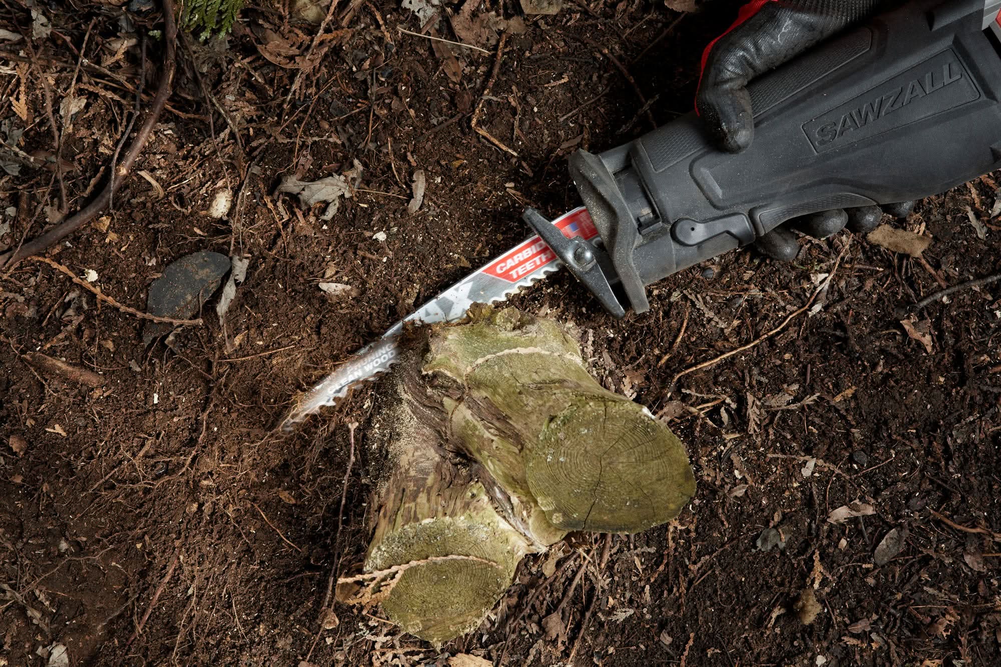 Milwaukee 48-00-5332 9-Inch 3-TPI The AX with Carbide Teeth for Pruning & Clean Wood SAWZALL Reciprocating Saw Blade, 3-Pack
