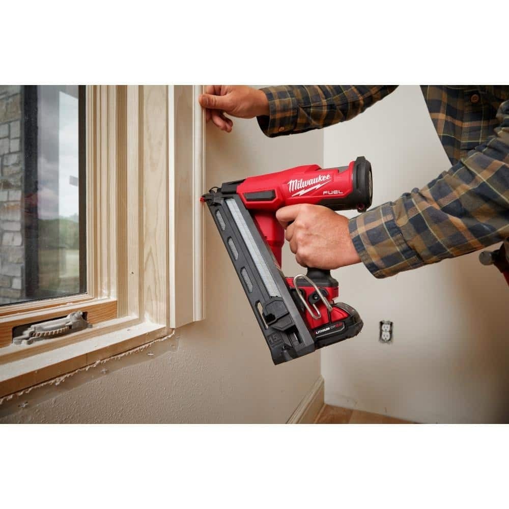 Milwaukee 2839-21HO M18 FUEL 15GA Angled Finish Nailer HIGH OUTPUT Kit