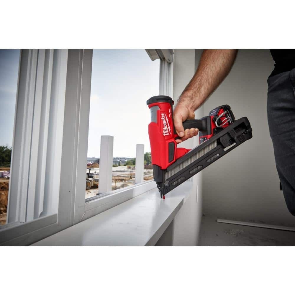 Milwaukee 2839-21HO M18 FUEL 15GA Angled Finish Nailer HIGH OUTPUT Kit