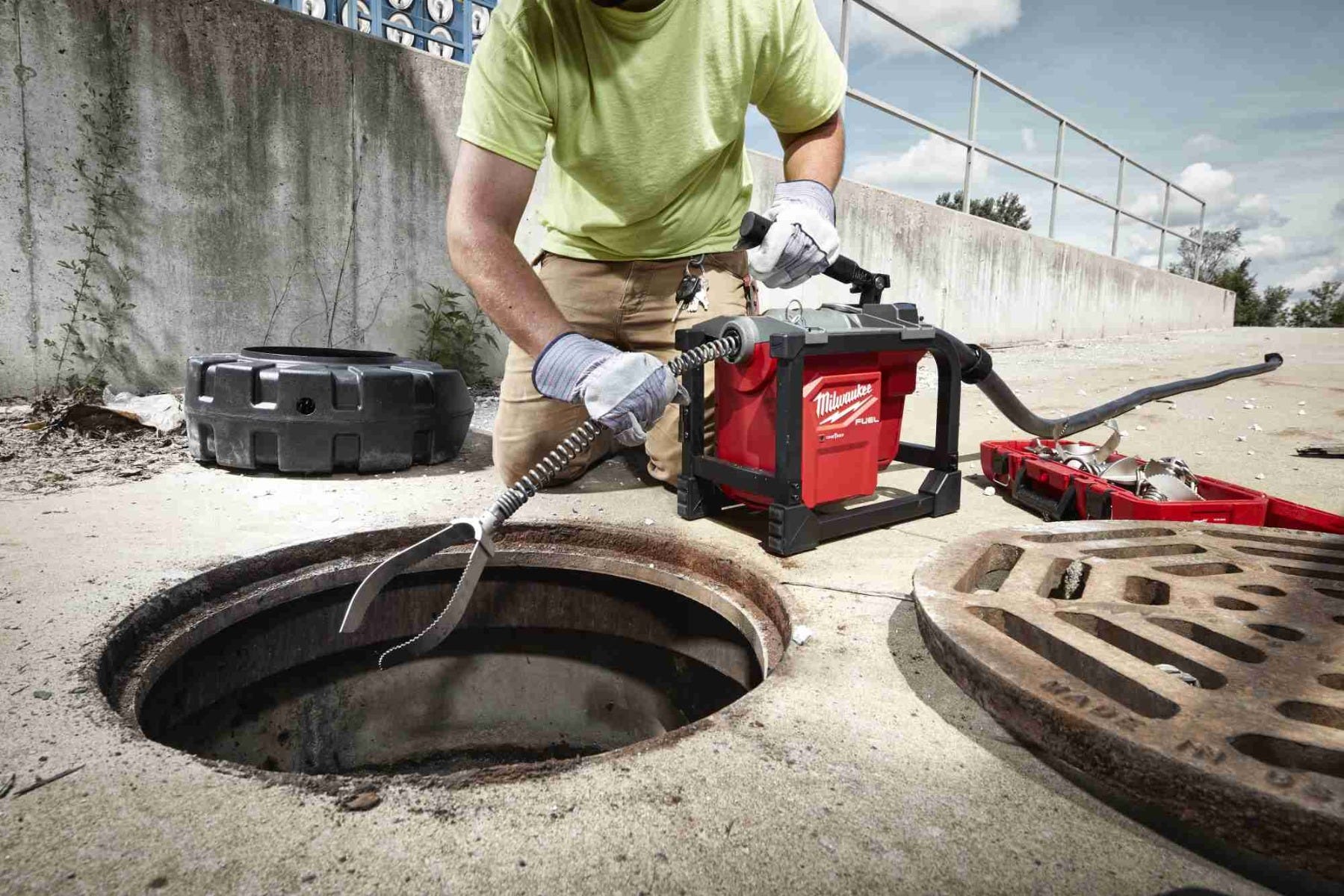 Milwaukee 2818-21 M18 FUEL Sectional Machine For 5/8-Inch & 7/8-Inch Cable 12.0Ah Kit
