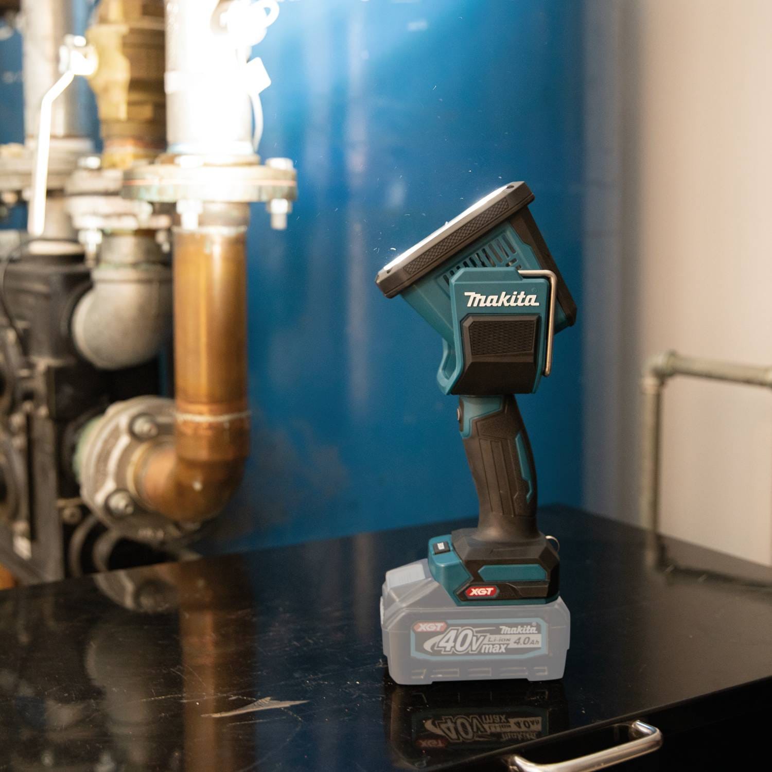 Makita ML007G 40V max XGT Cordless LED Flashlight / Spotlight, Light Only