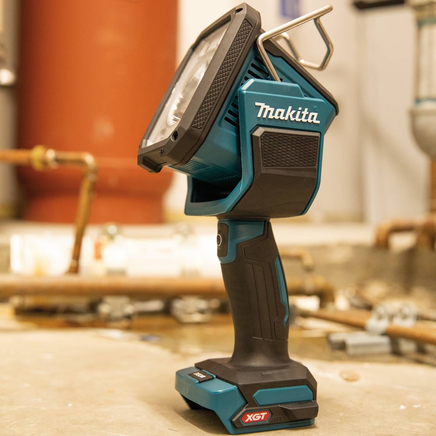 Makita ML007G 40V max XGT Cordless LED Flashlight / Spotlight, Light Only