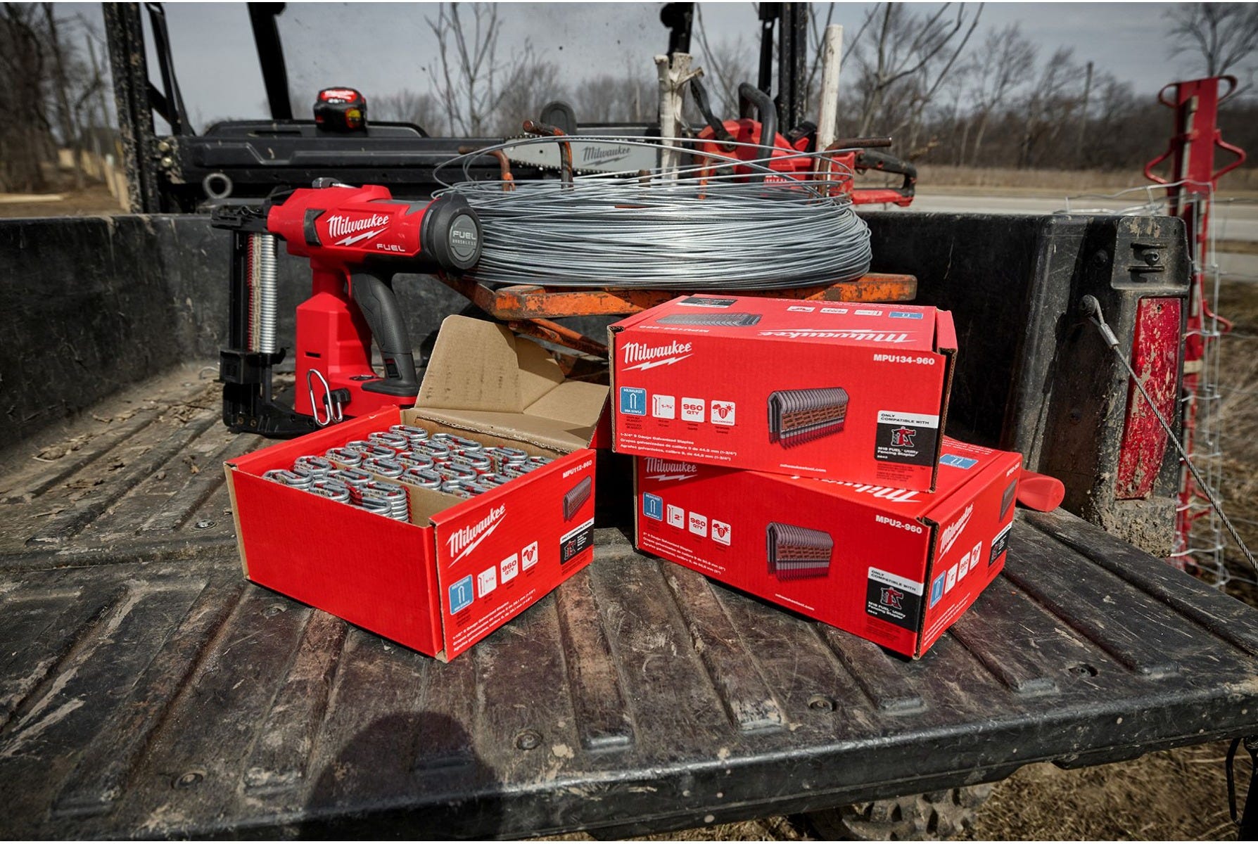 Milwaukee MPU112-960 1.5-Inch 9-Gauge Galvanized Fencing Staples