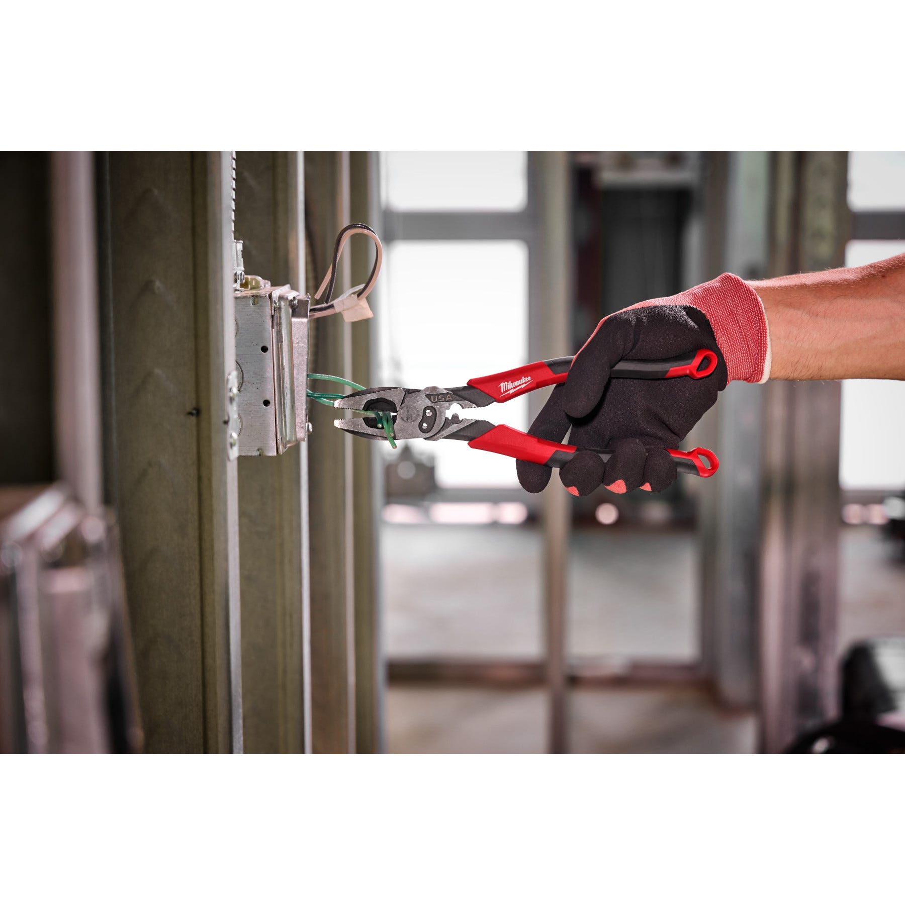 Milwaukee MT550C 9" Lineman's Comfort Grip Pliers w/ Crimper and Bolt Cutter (Made in the USA)
