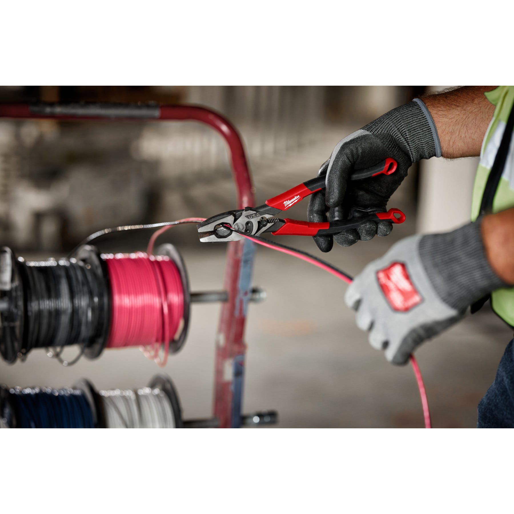 Milwaukee MT550C 9" Lineman's Comfort Grip Pliers w/ Crimper and Bolt Cutter (Made in the USA)